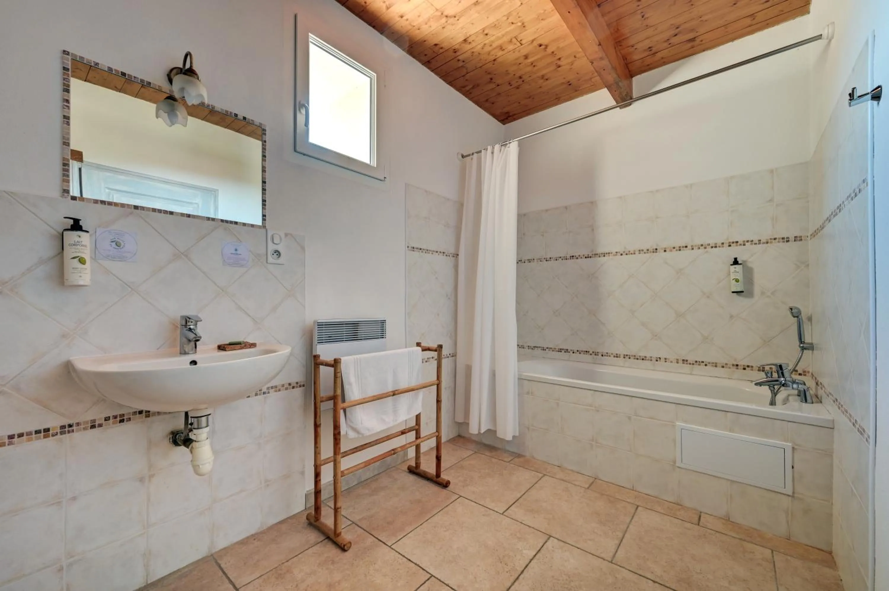 Bathroom in Clos Saint-Michel Resort & Spa