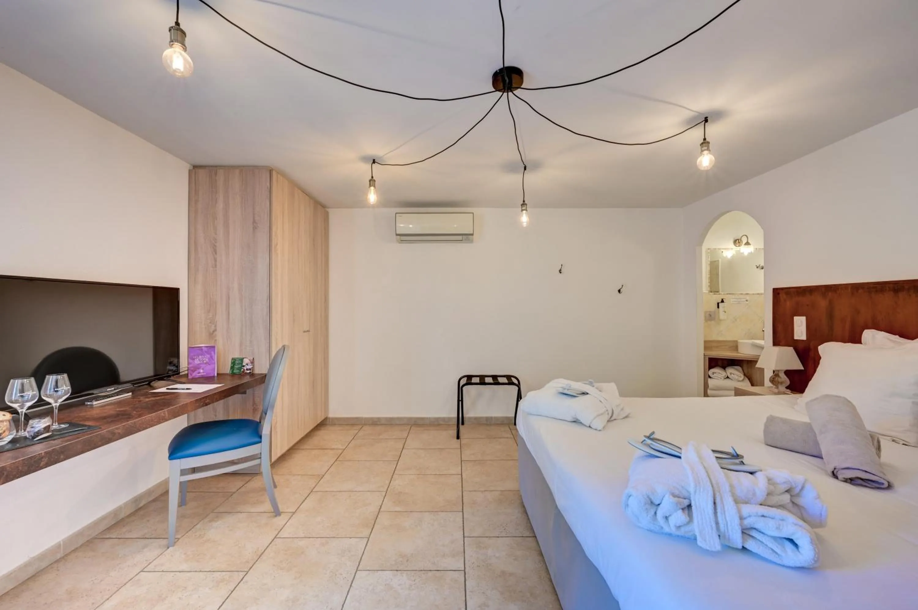 Bedroom, Bed in Clos Saint-Michel Resort & Spa