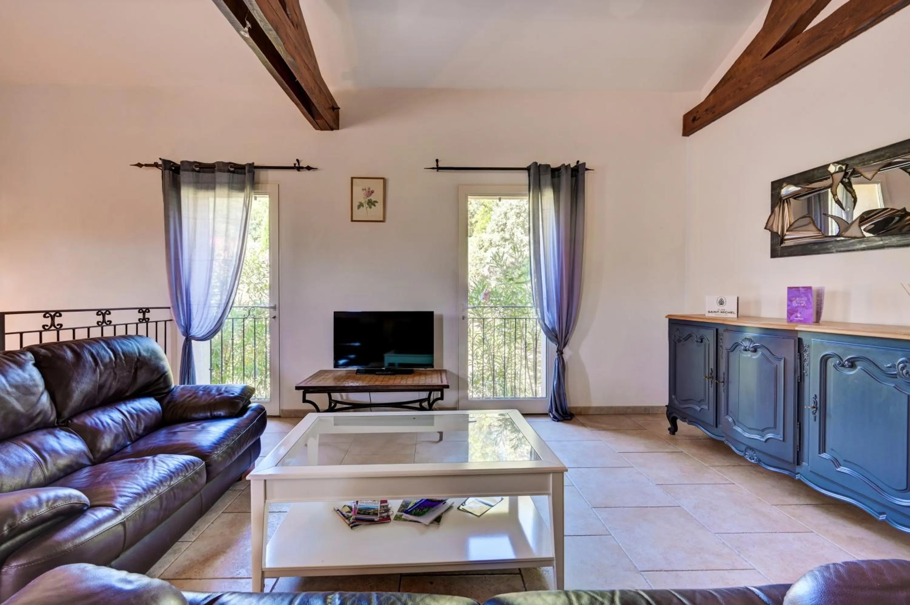 TV and multimedia in Clos Saint-Michel Resort & Spa