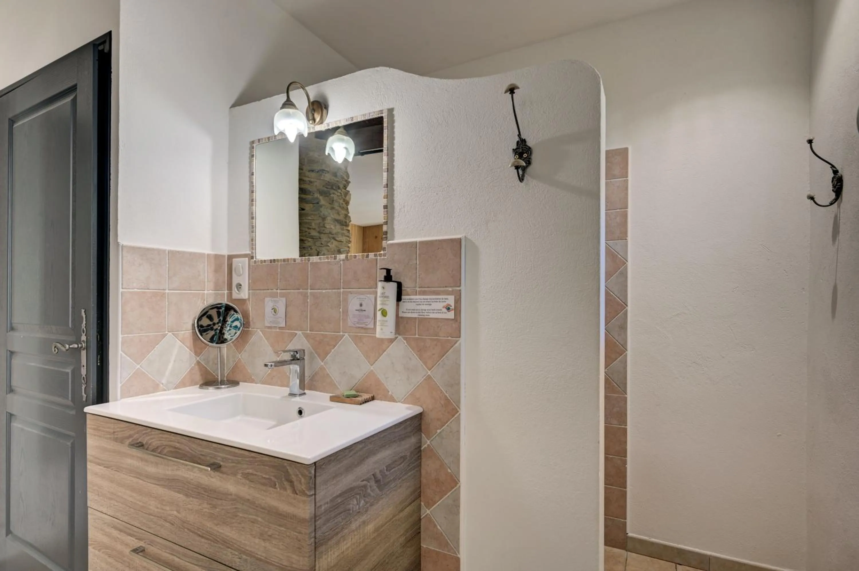 Shower in Clos Saint-Michel Resort & Spa