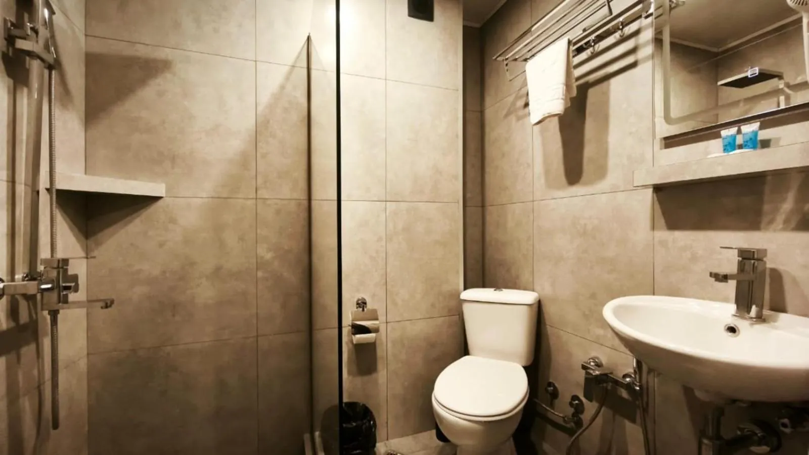 Shower in Hotel Voyager