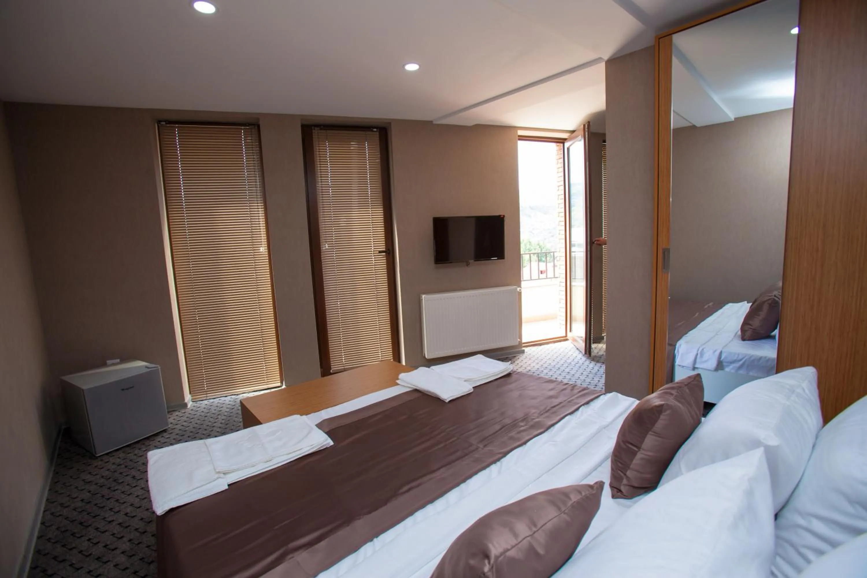 Photo of the whole room, Bed in Hotel Voyager