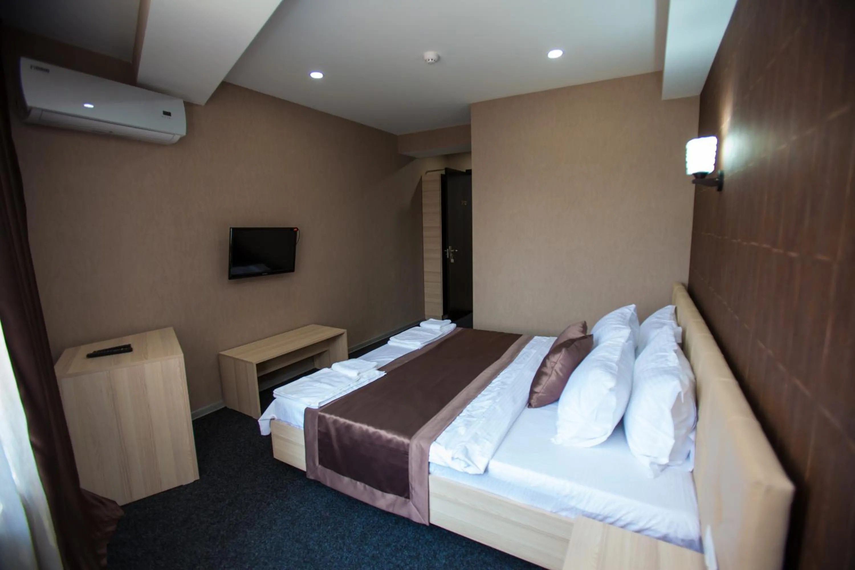 Photo of the whole room, Bed in Hotel Voyager