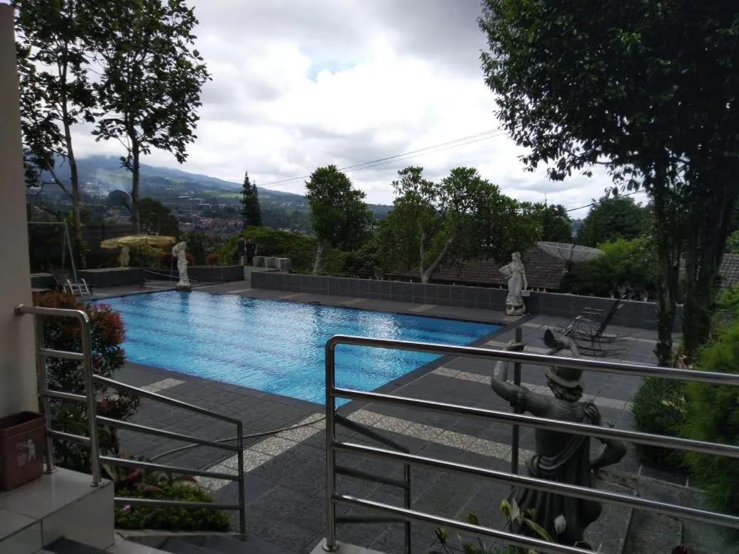 Swimming pool in Villa Tjokro