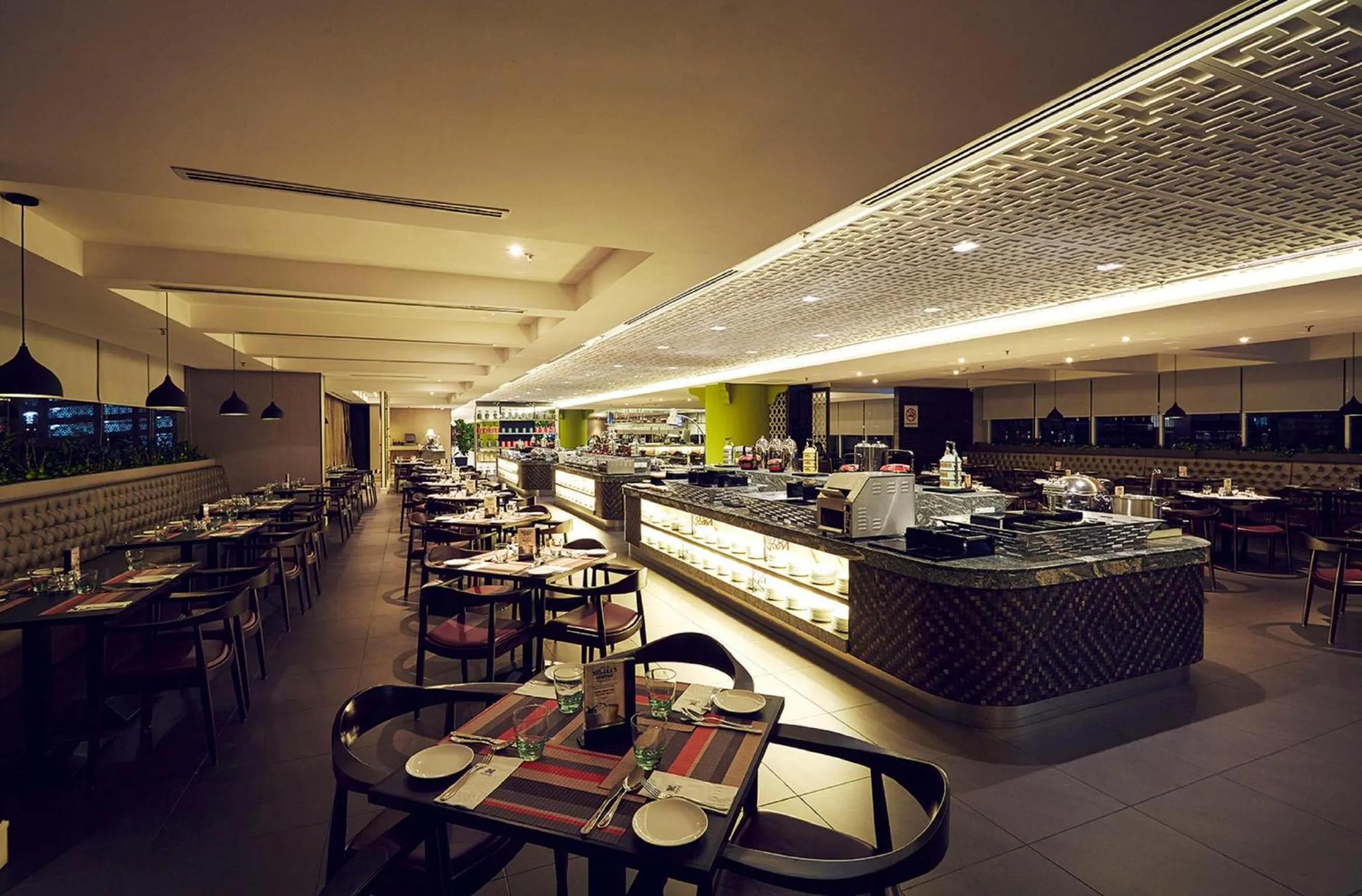 Restaurant/places to eat in Estadia Hotel
