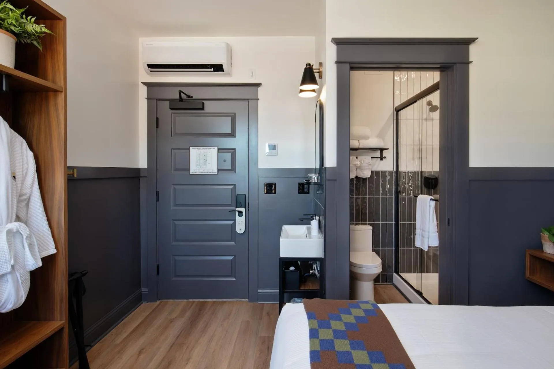 Bathroom, Bed in Lightwell Hotel & Spa