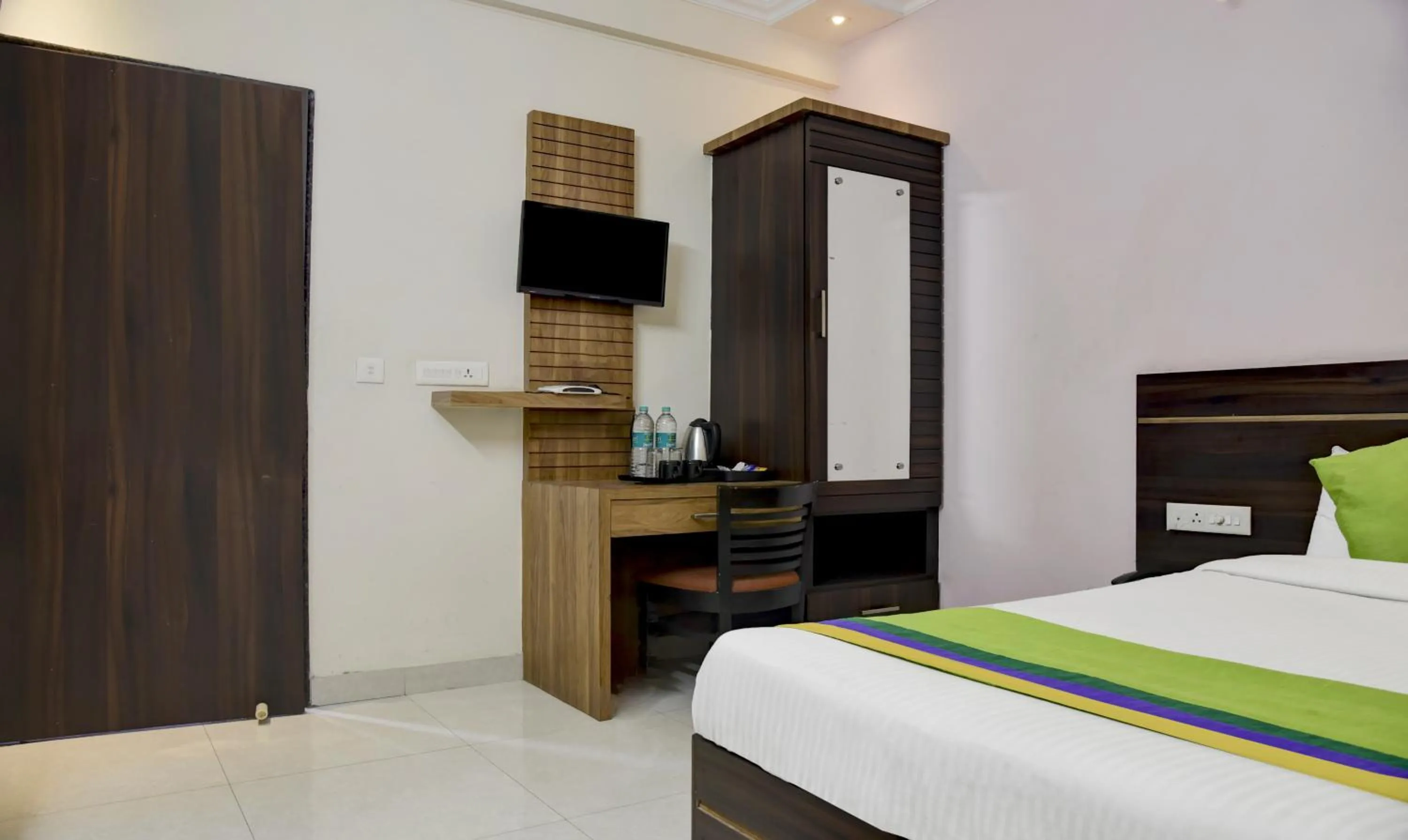 TV and multimedia, Bed in Treebo Royal Sun Palace MP Nagar Zone 2