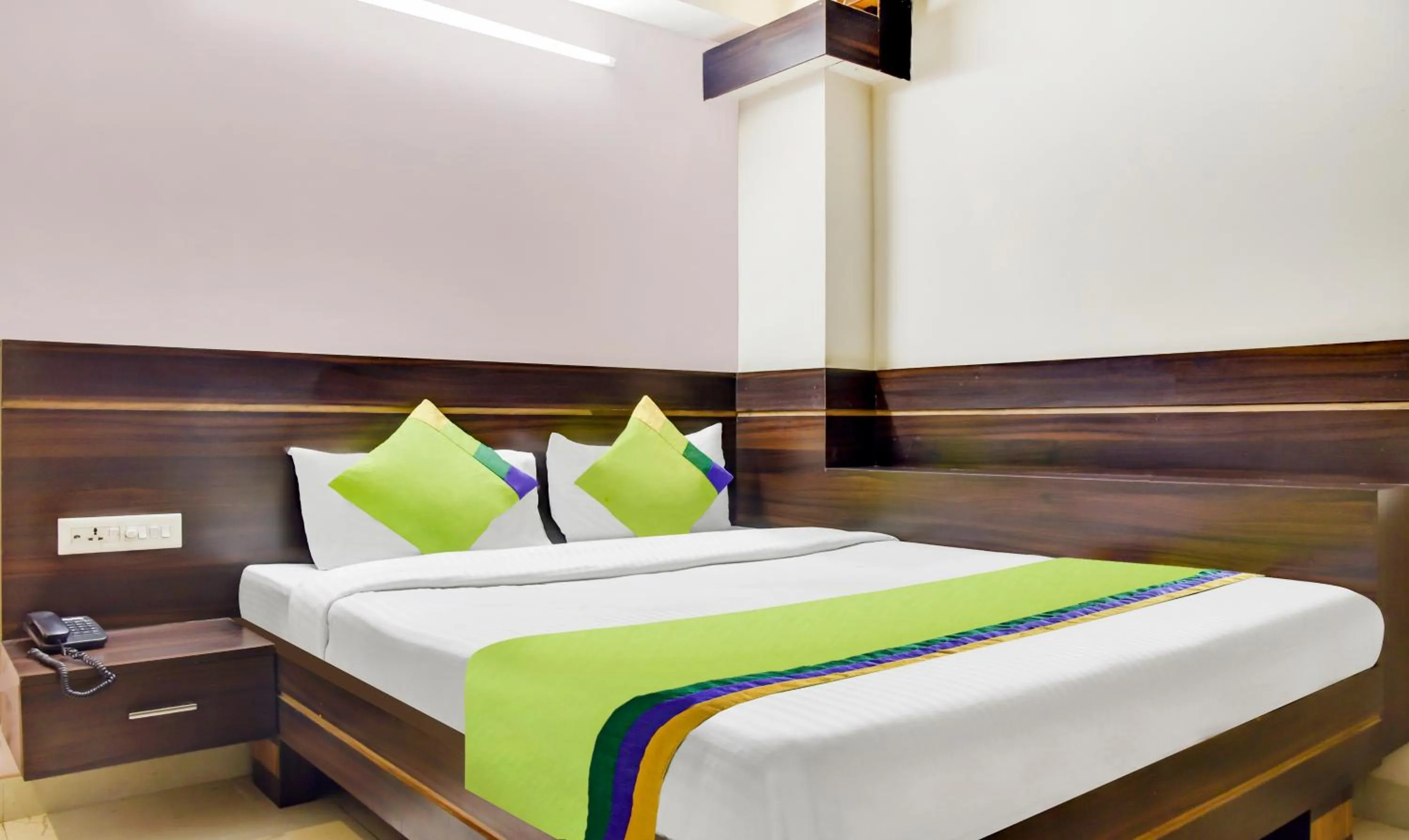 Bedroom, Bed in Treebo Royal Sun Palace MP Nagar Zone 2