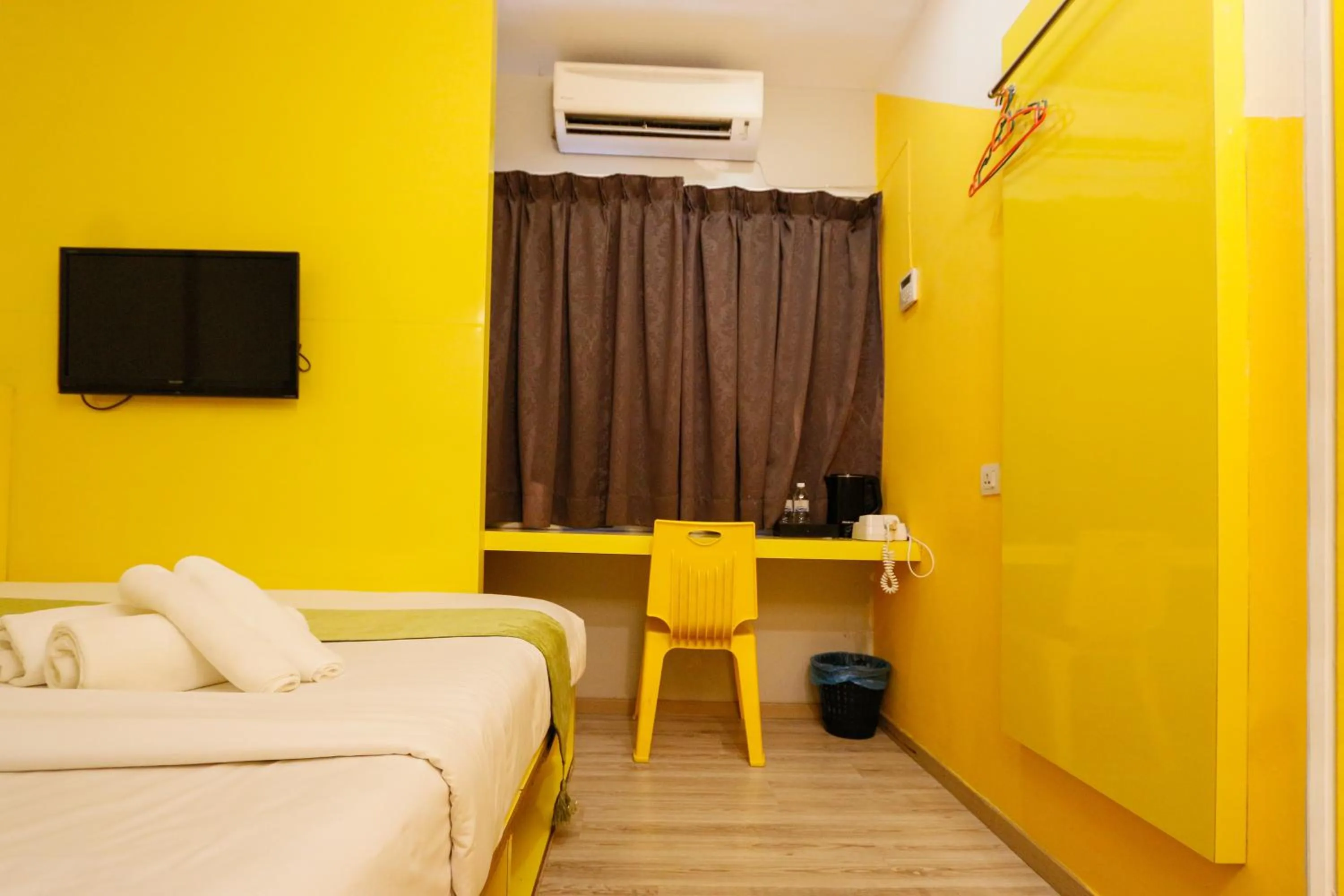 Photo of the whole room, Bed in Golden Roof Hotel Sunway Ipoh