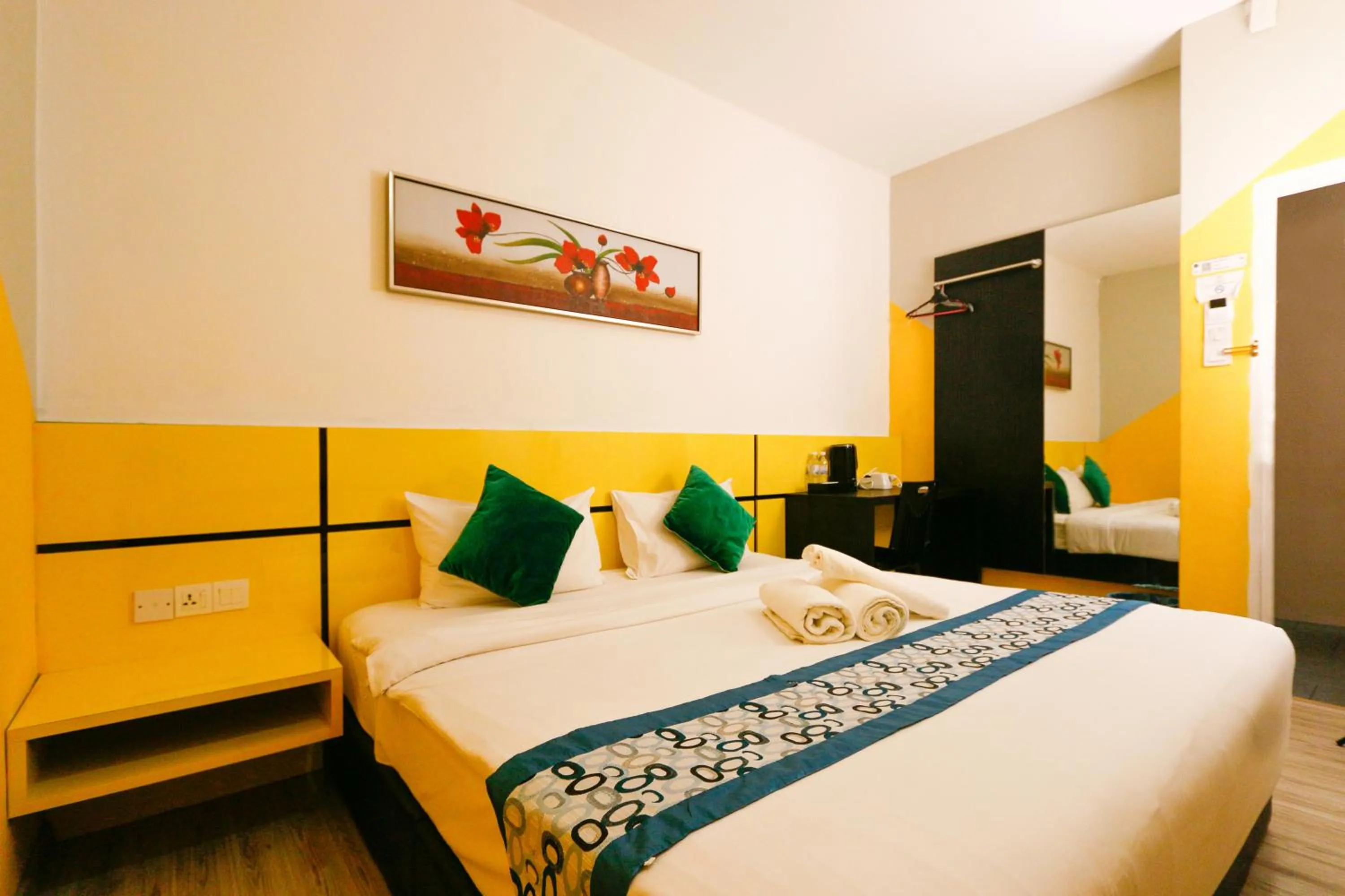 Photo of the whole room, Bed in Golden Roof Hotel Sunway Ipoh