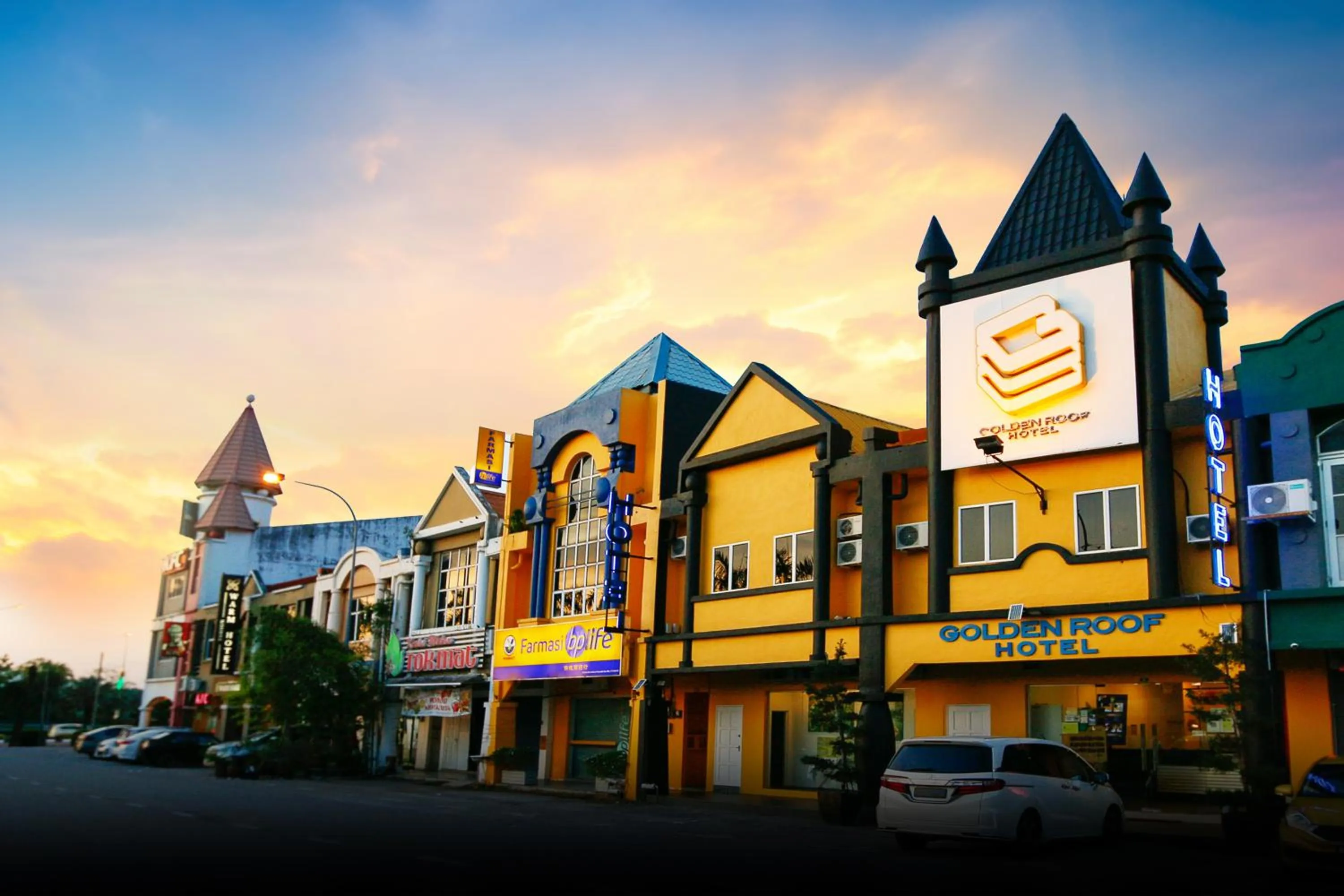 Property building in Golden Roof Hotel Sunway Ipoh