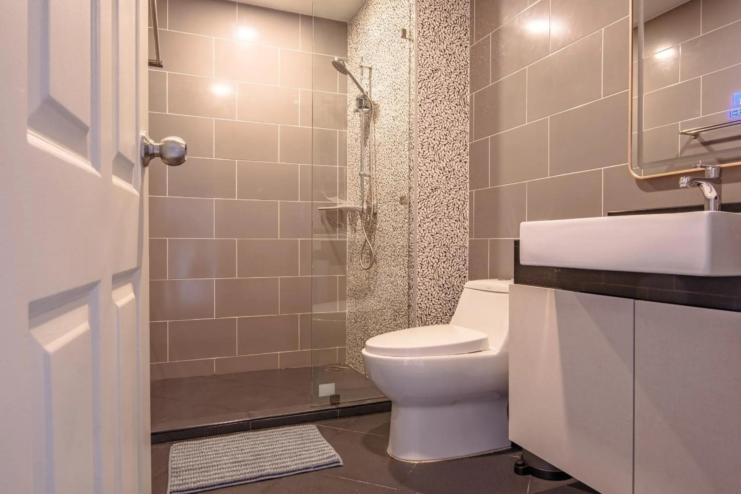 Shower in The Terraza Condotel