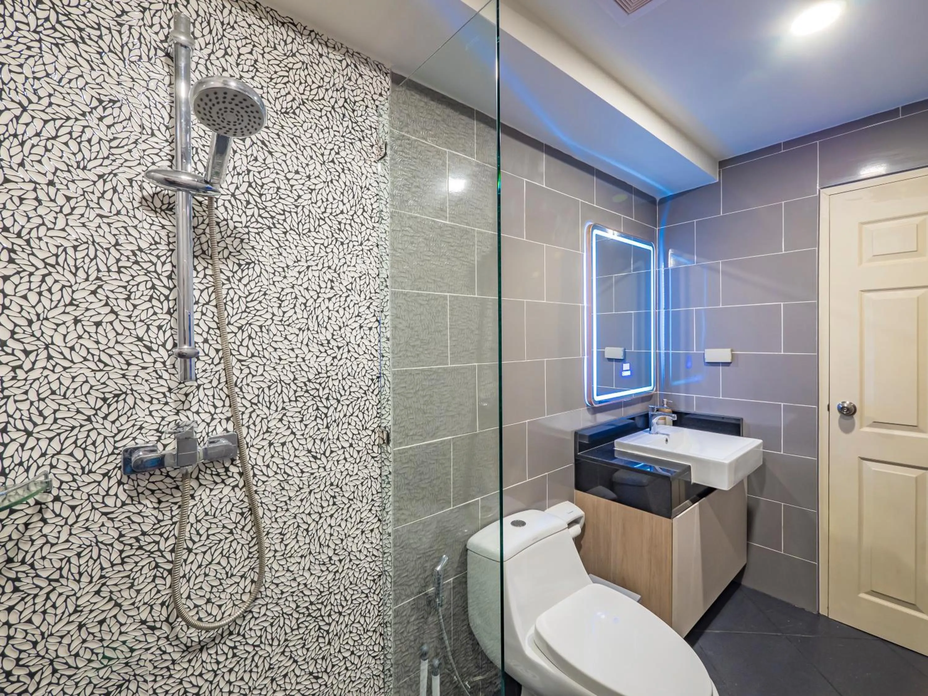 Shower in The Terraza Condotel