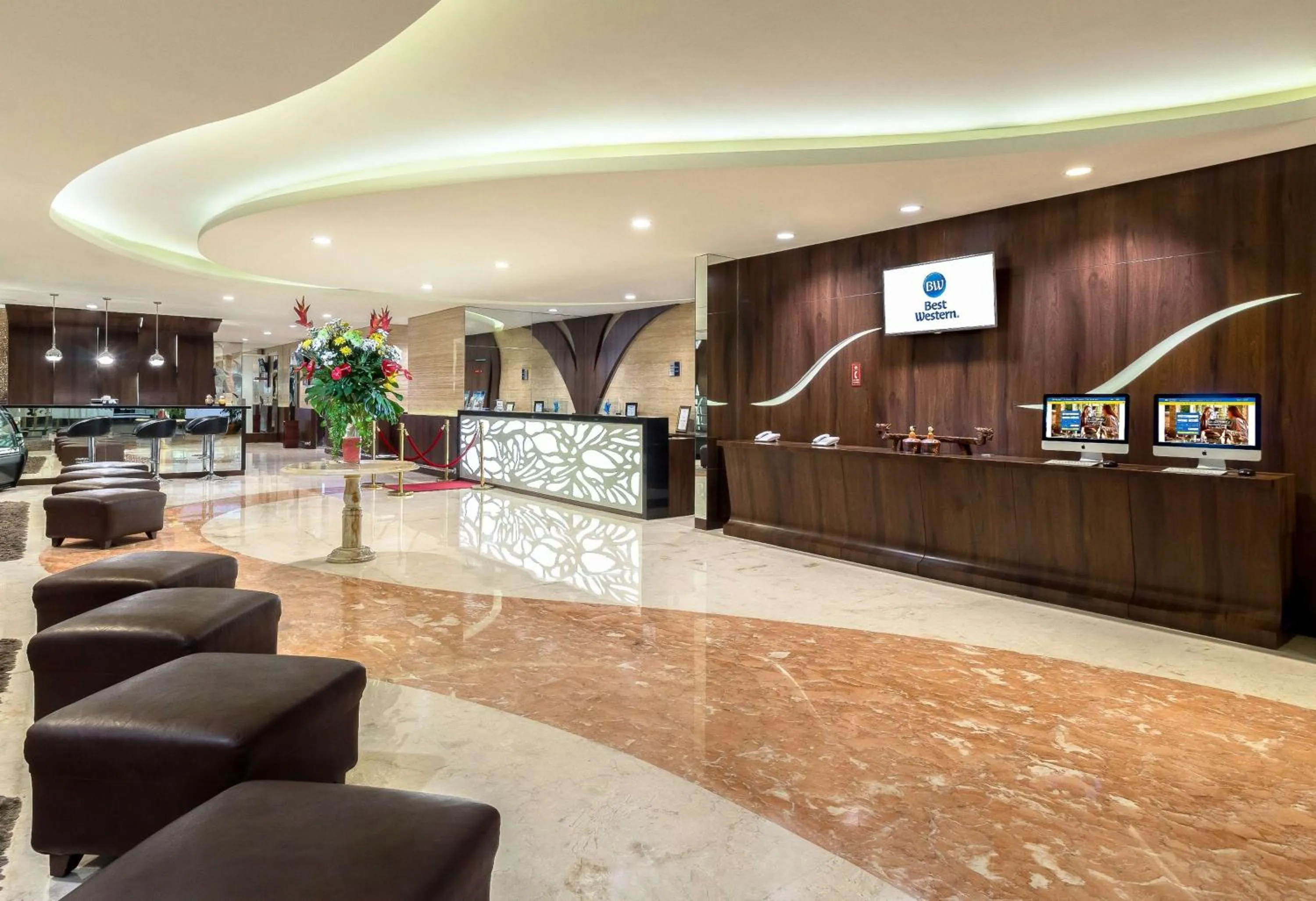 Lobby or reception in Best Western Papilio Hotel