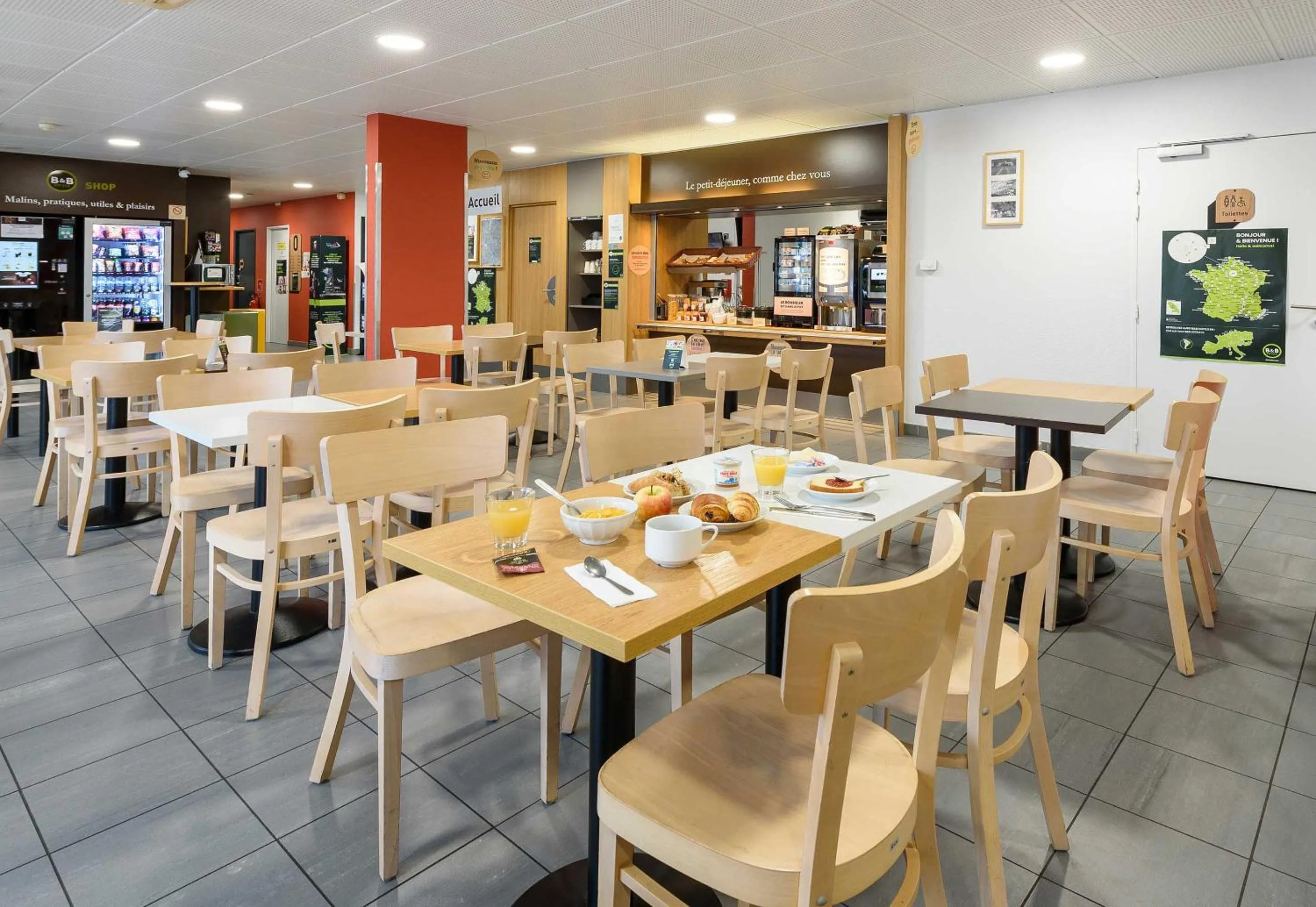 Restaurant/places to eat in B&B HOTEL Toulouse Purpan Zénith