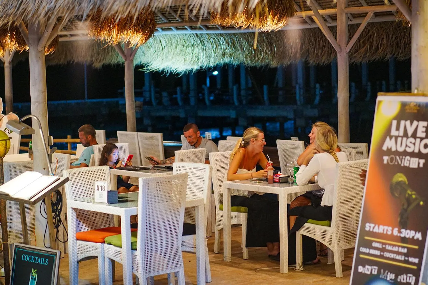 Restaurant/places to eat in Kura Kura Resort Gili Meno