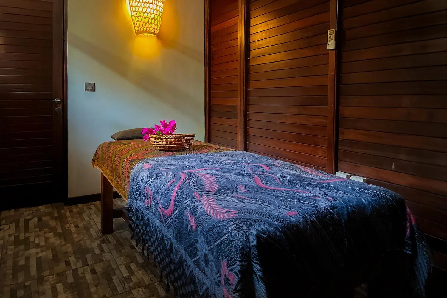 Massage, Bed in Kura Kura Resort Gili Meno