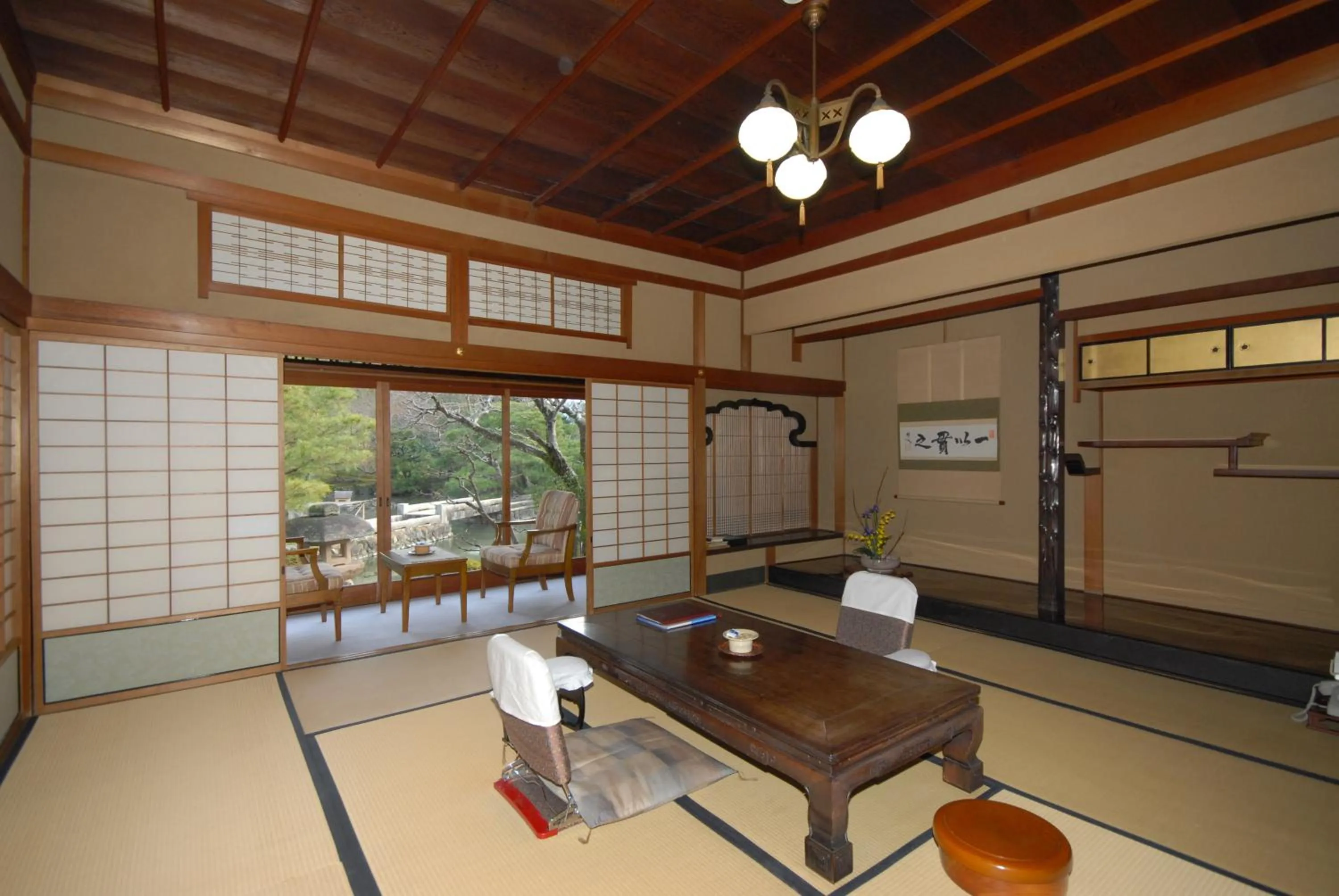 Photo of the whole room in Sansuien