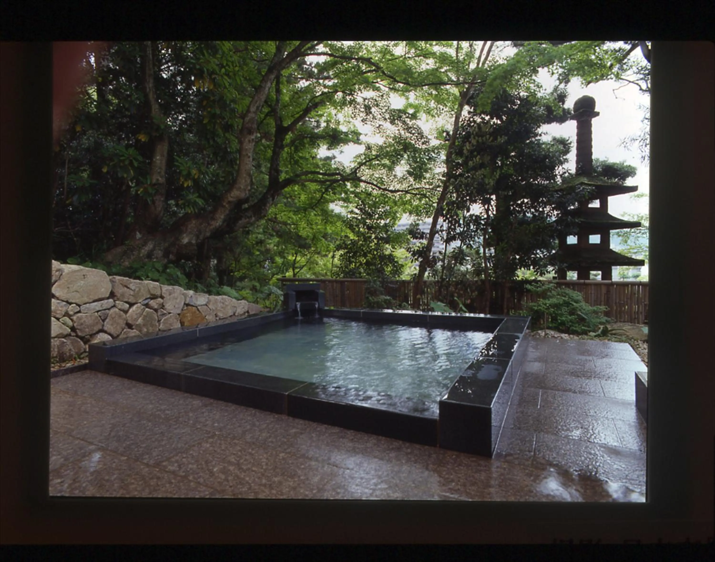 Hot Spring Bath in Sansuien