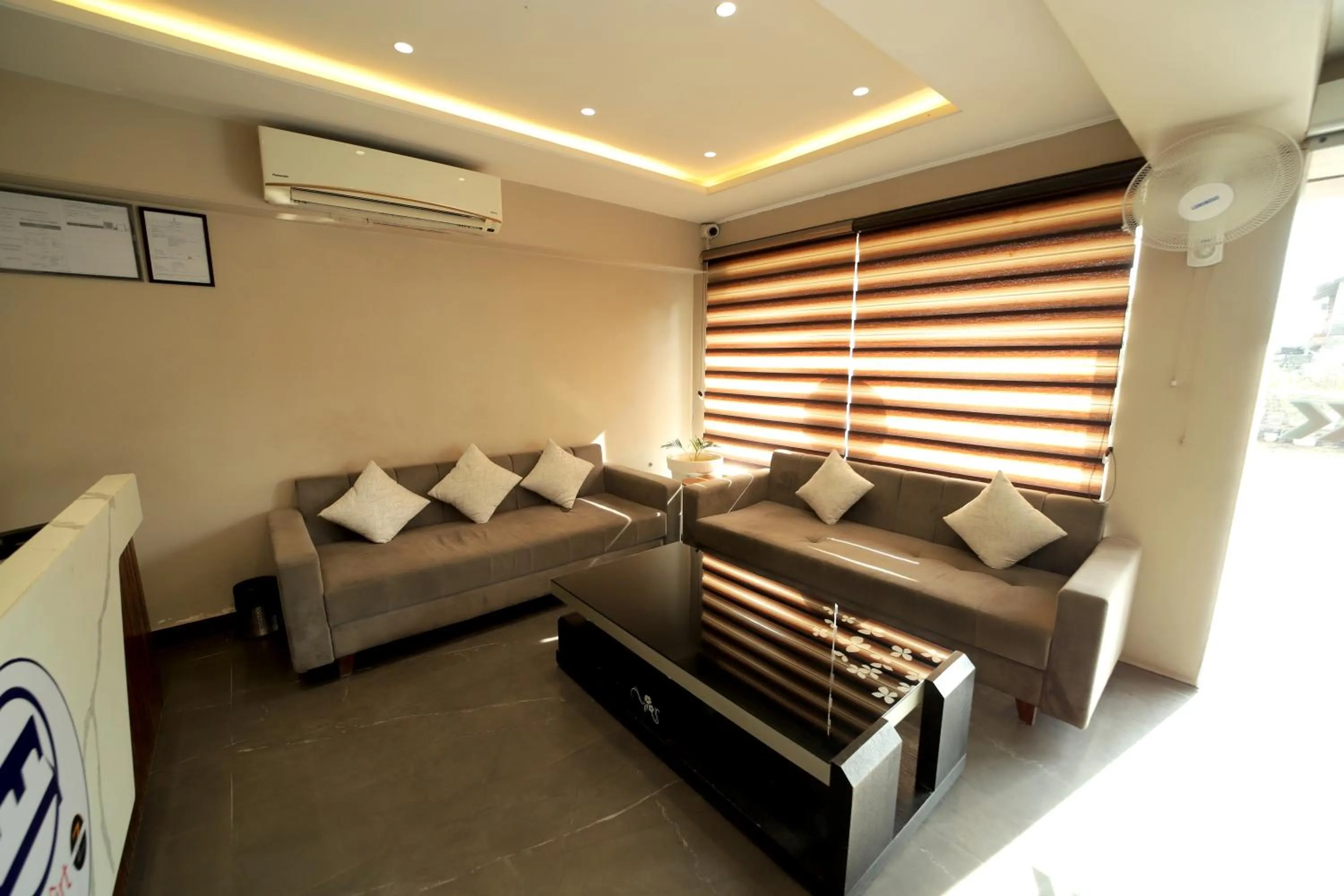 Seating area in Staykart Z