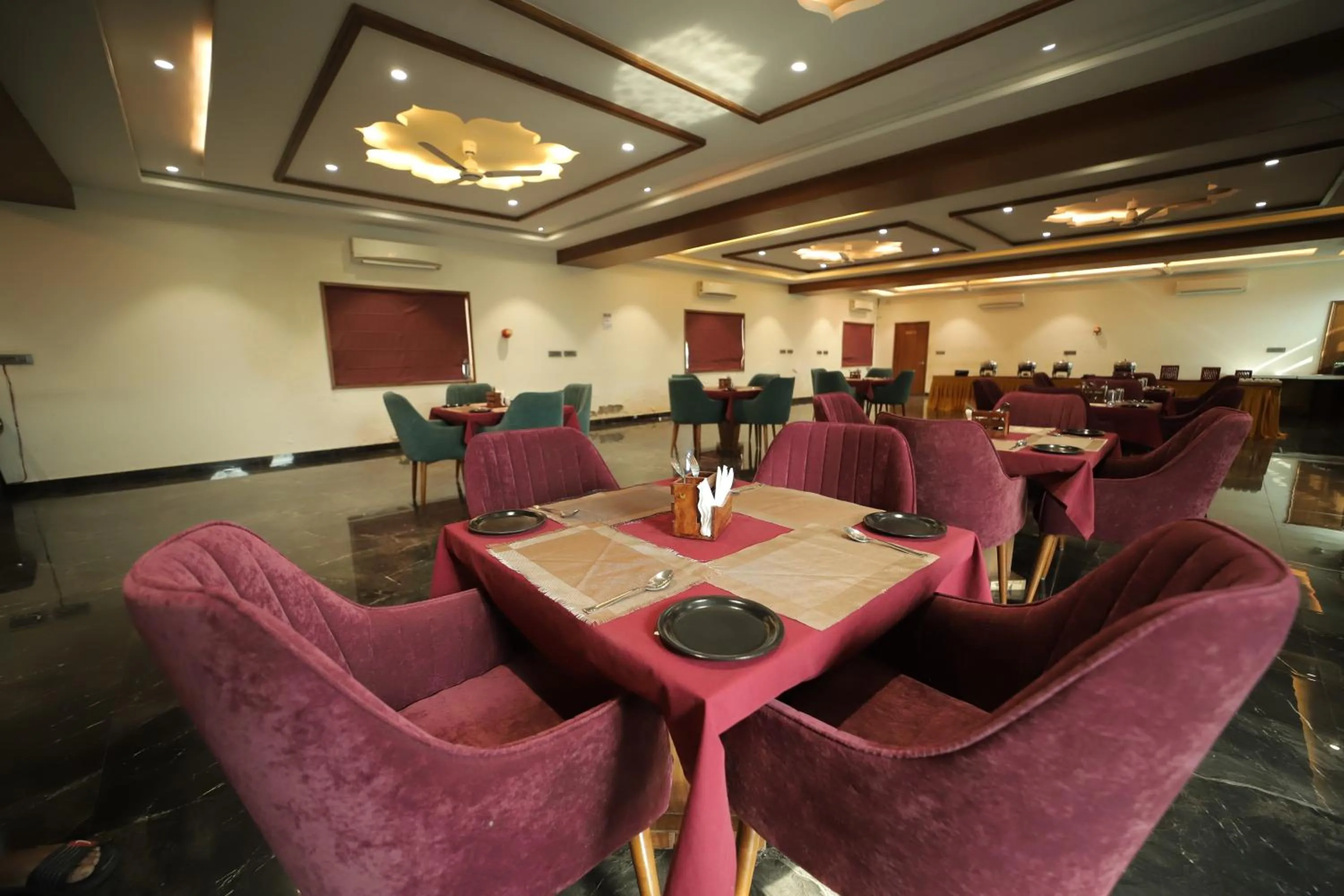 Restaurant/places to eat in Staykart Z