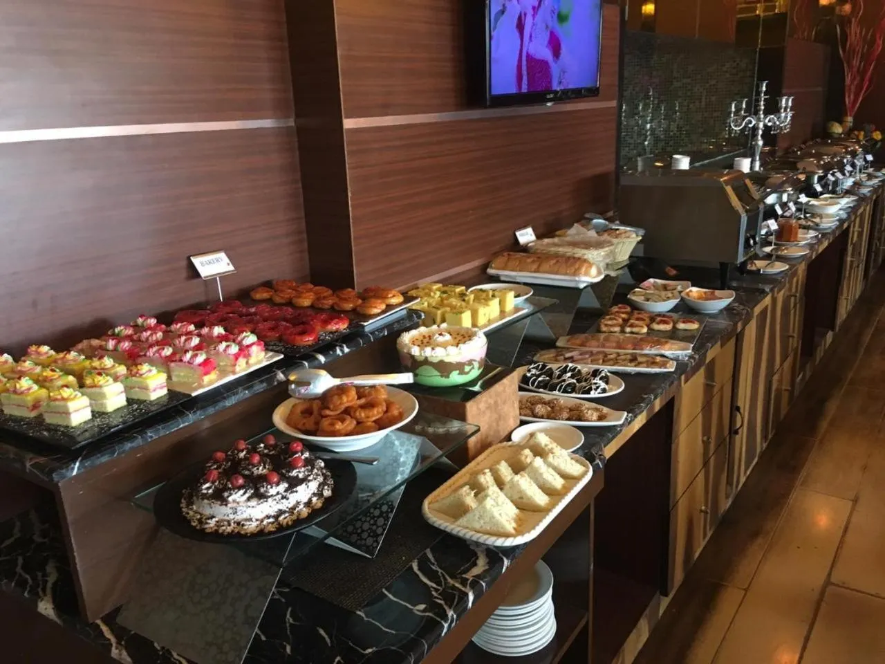 Buffet breakfast in Park Ocean