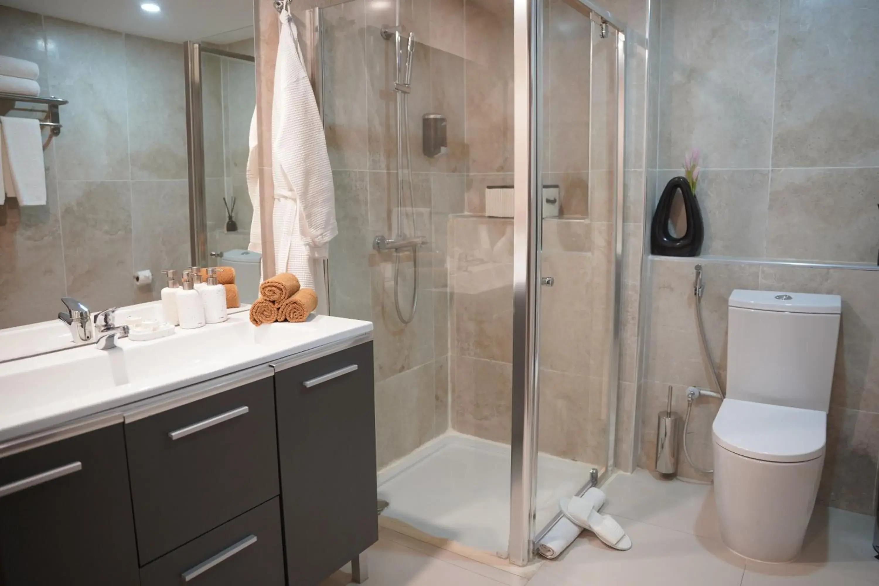 Deluxe Double Room with Balcony in AB Business Hôtel Deluxe Double Room with Balcony in AB Business Hôtel