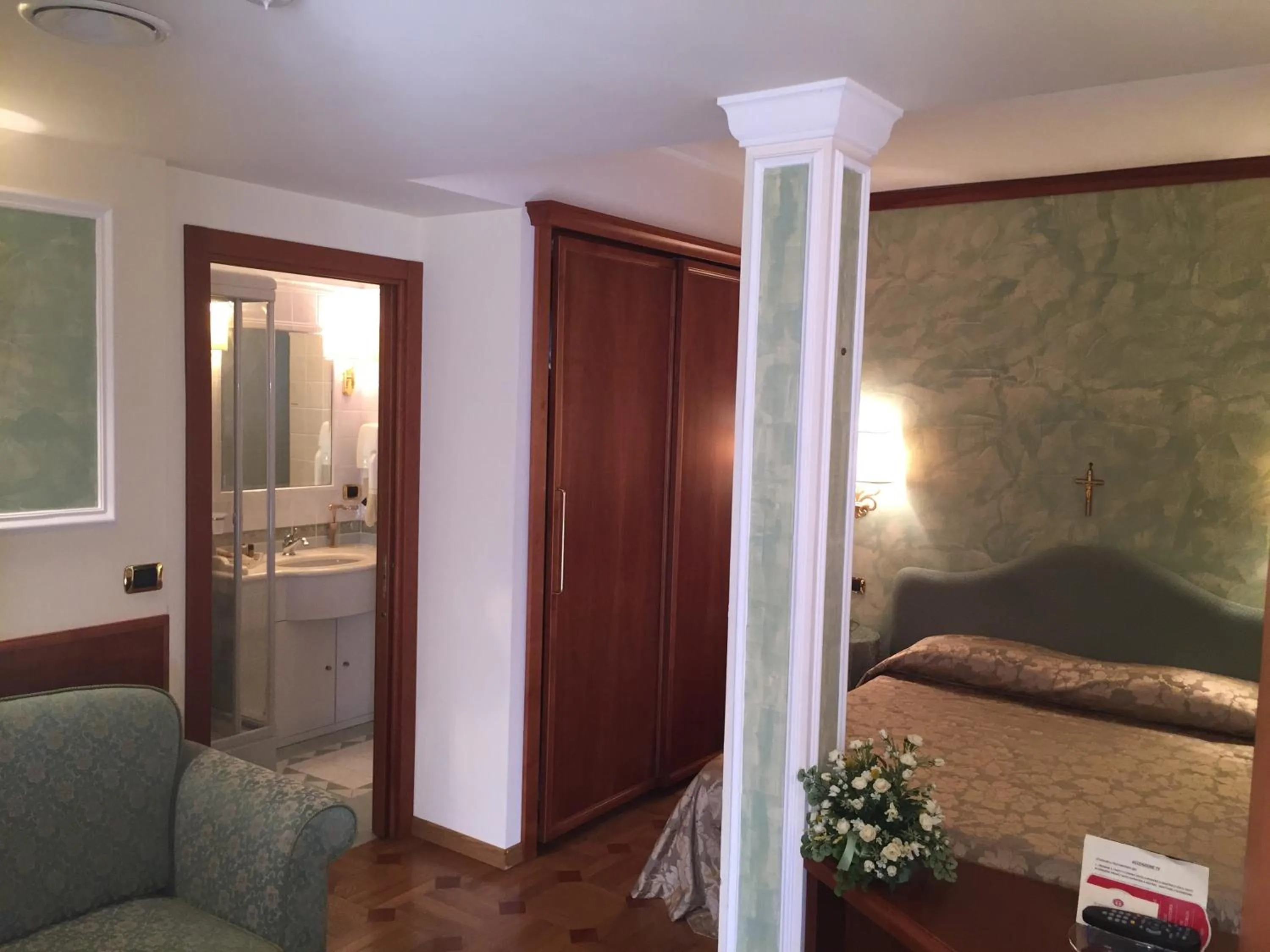 Photo of the whole room in Oscar e Amorina