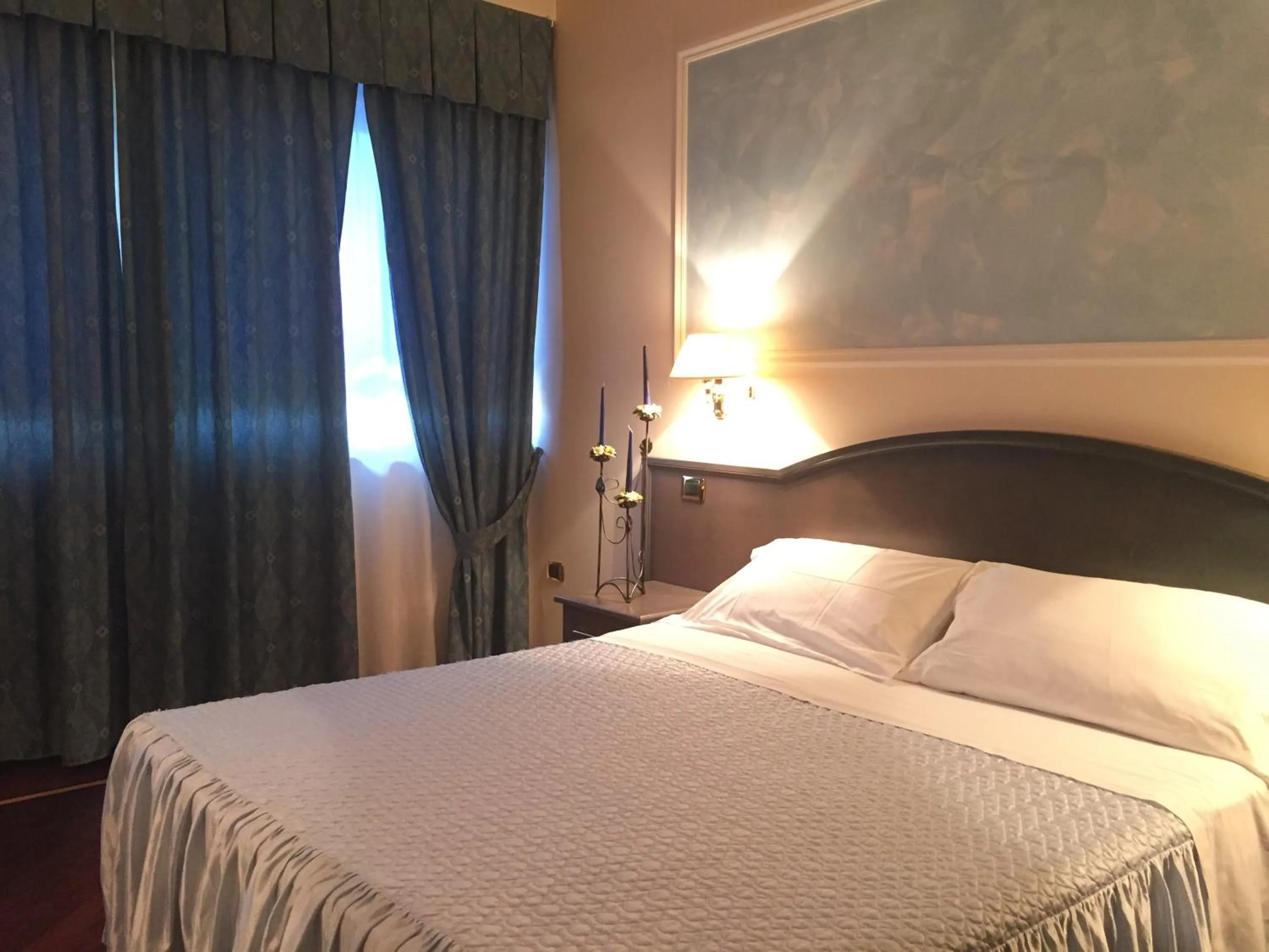 Photo of the whole room, Bed in Oscar e Amorina