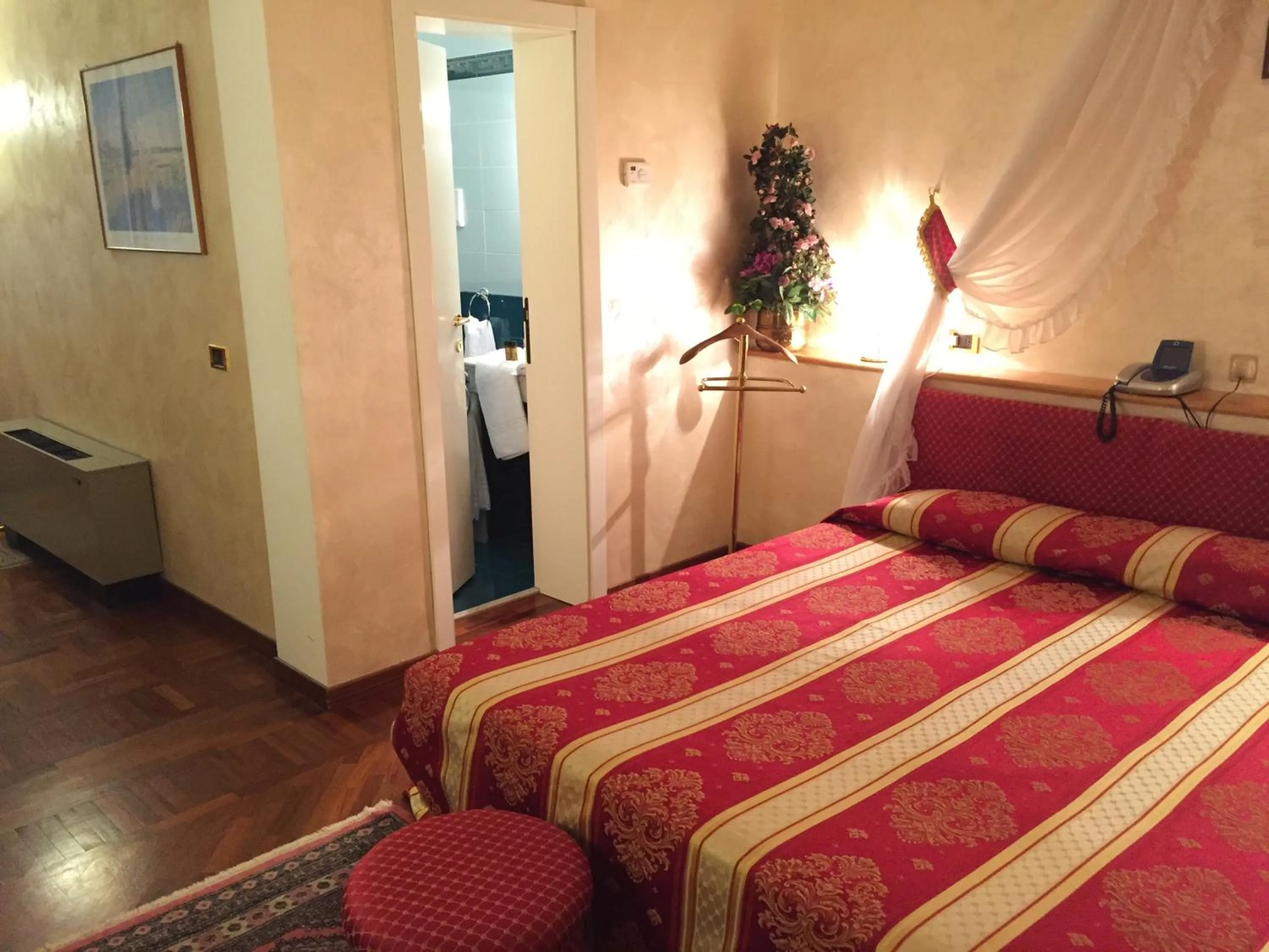 Photo of the whole room, Bed in Oscar e Amorina