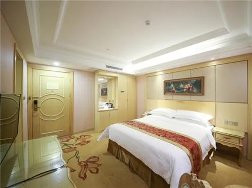 Bed in Vienna Hotel Shanghai Hongqiao Convention & Exhibition Center