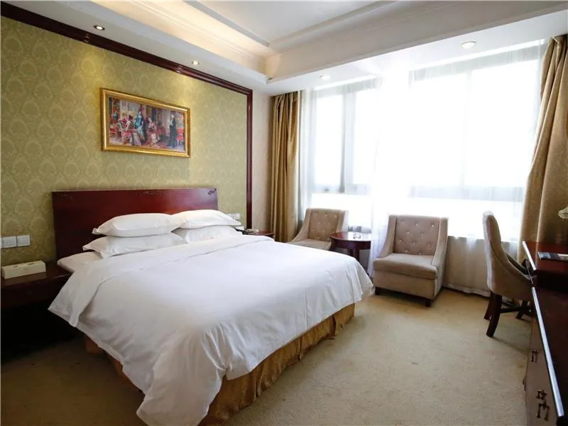 Bed in Vienna Hotel Suzhou Luokou Furniture Store