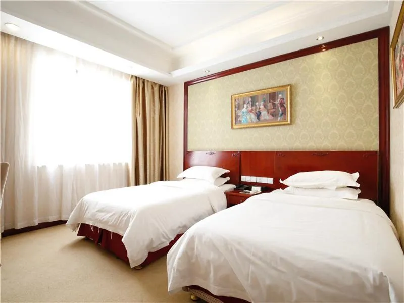 Bed in Vienna Hotel Suzhou Luokou Furniture Store