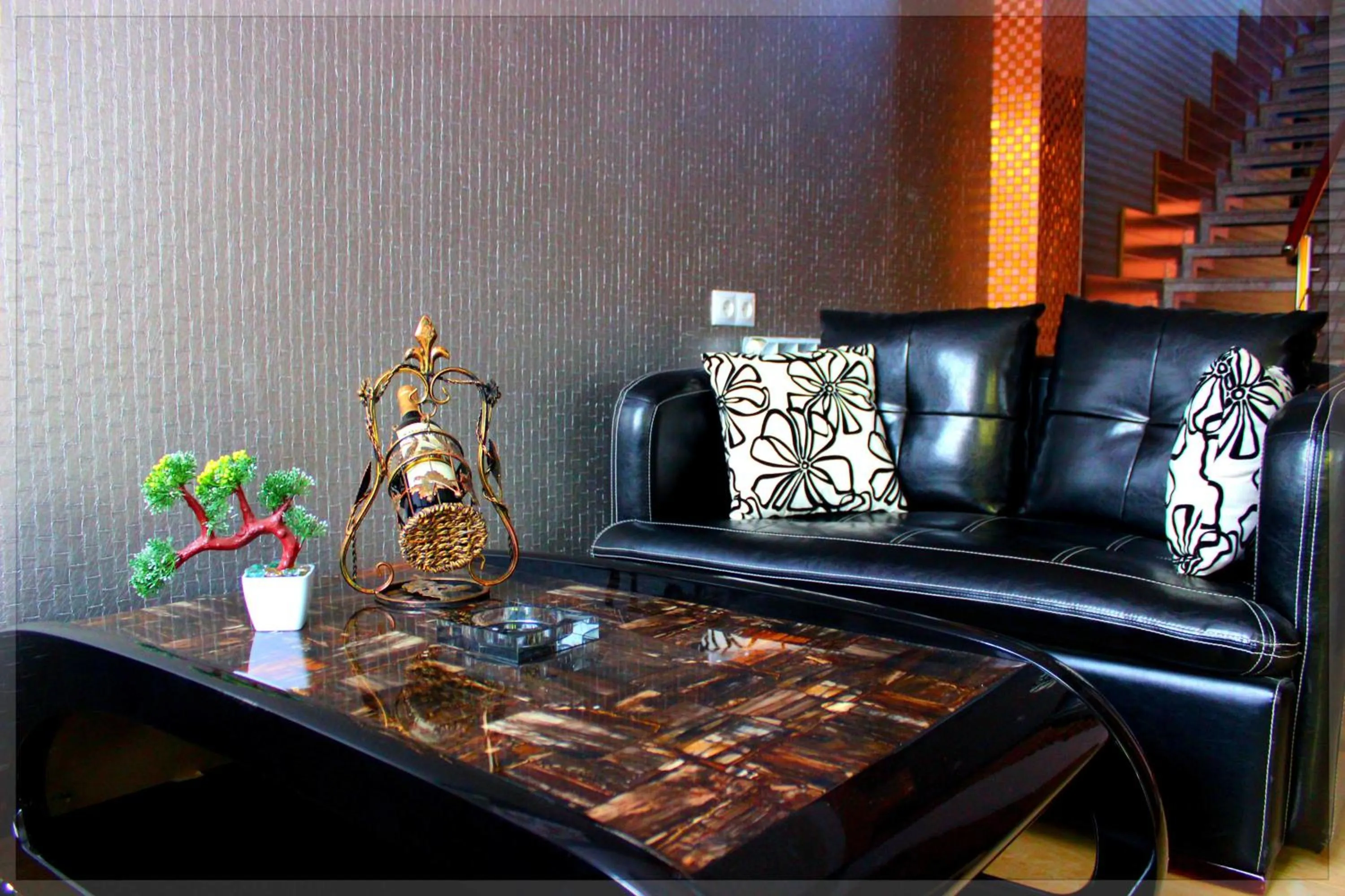 Communal lounge/ TV room in Hotel Garden House