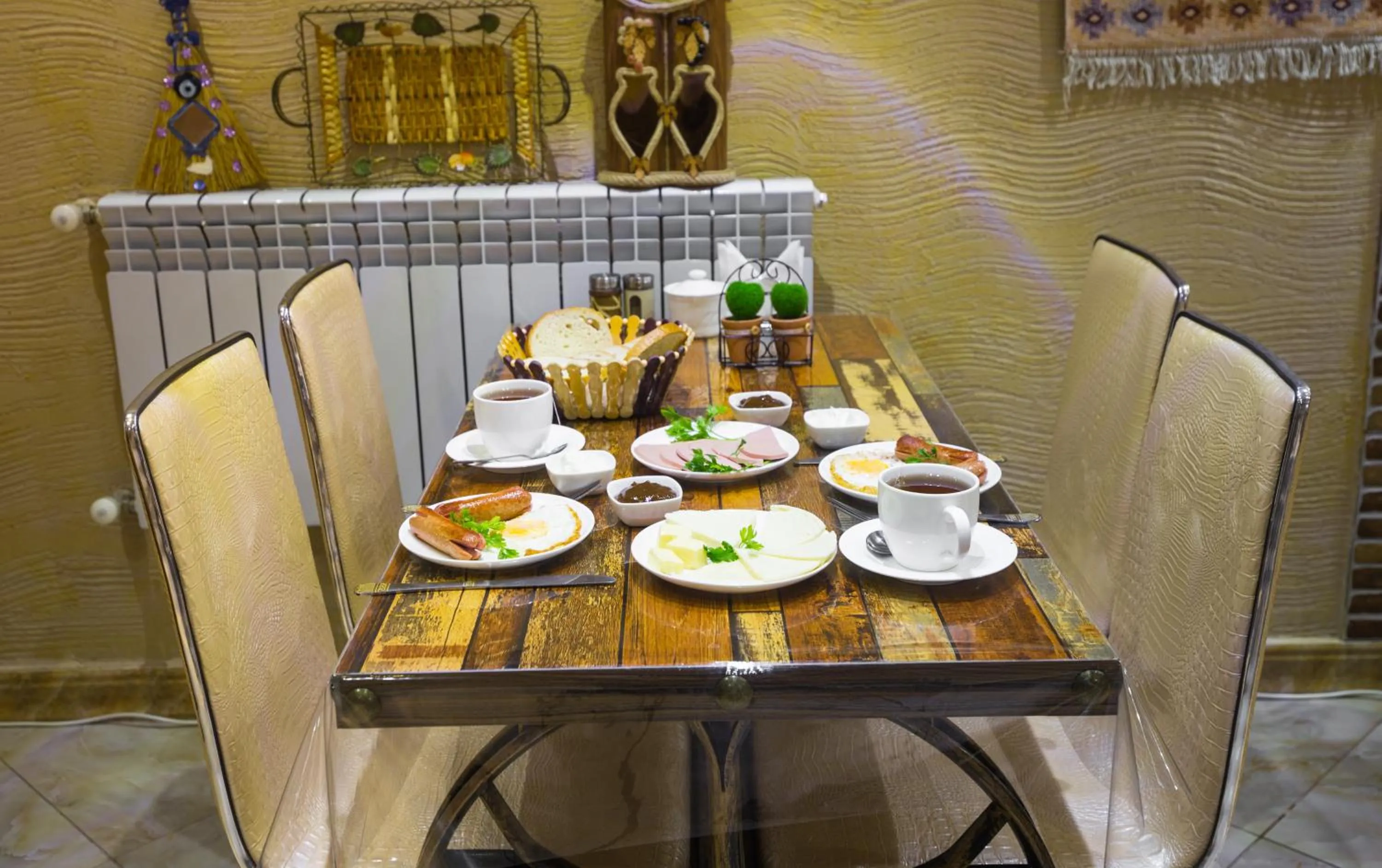 Food in Hotel Garden House