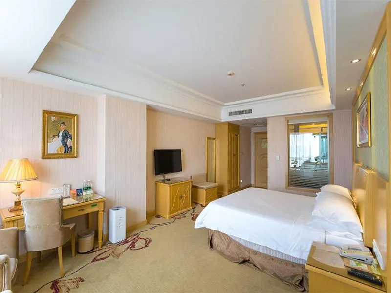 Bed in Vienna Hotel Jiangsu Xuzhou Pengcheng Square