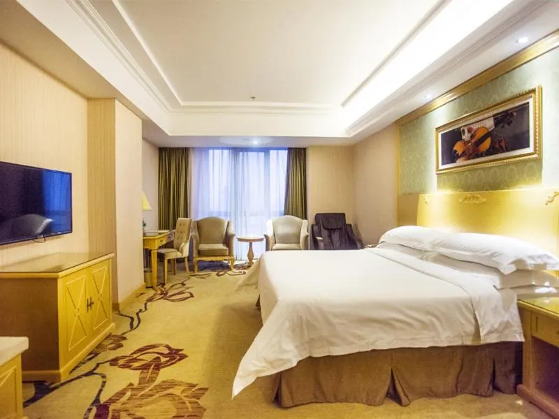 Bed in Vienna Hotel Jiangsu Xuzhou Pengcheng Square