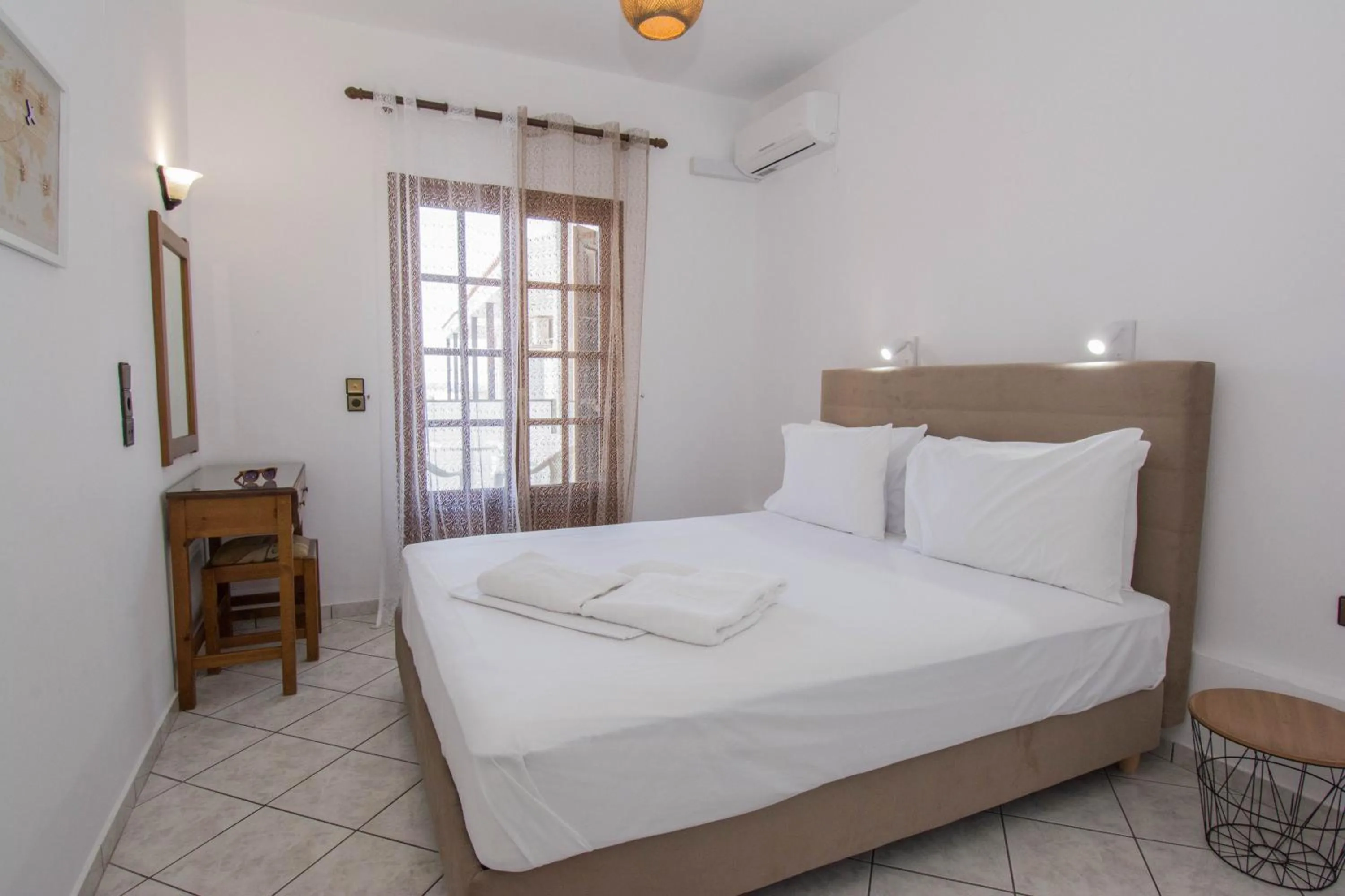 Bedroom, Bed in Rena Apartments