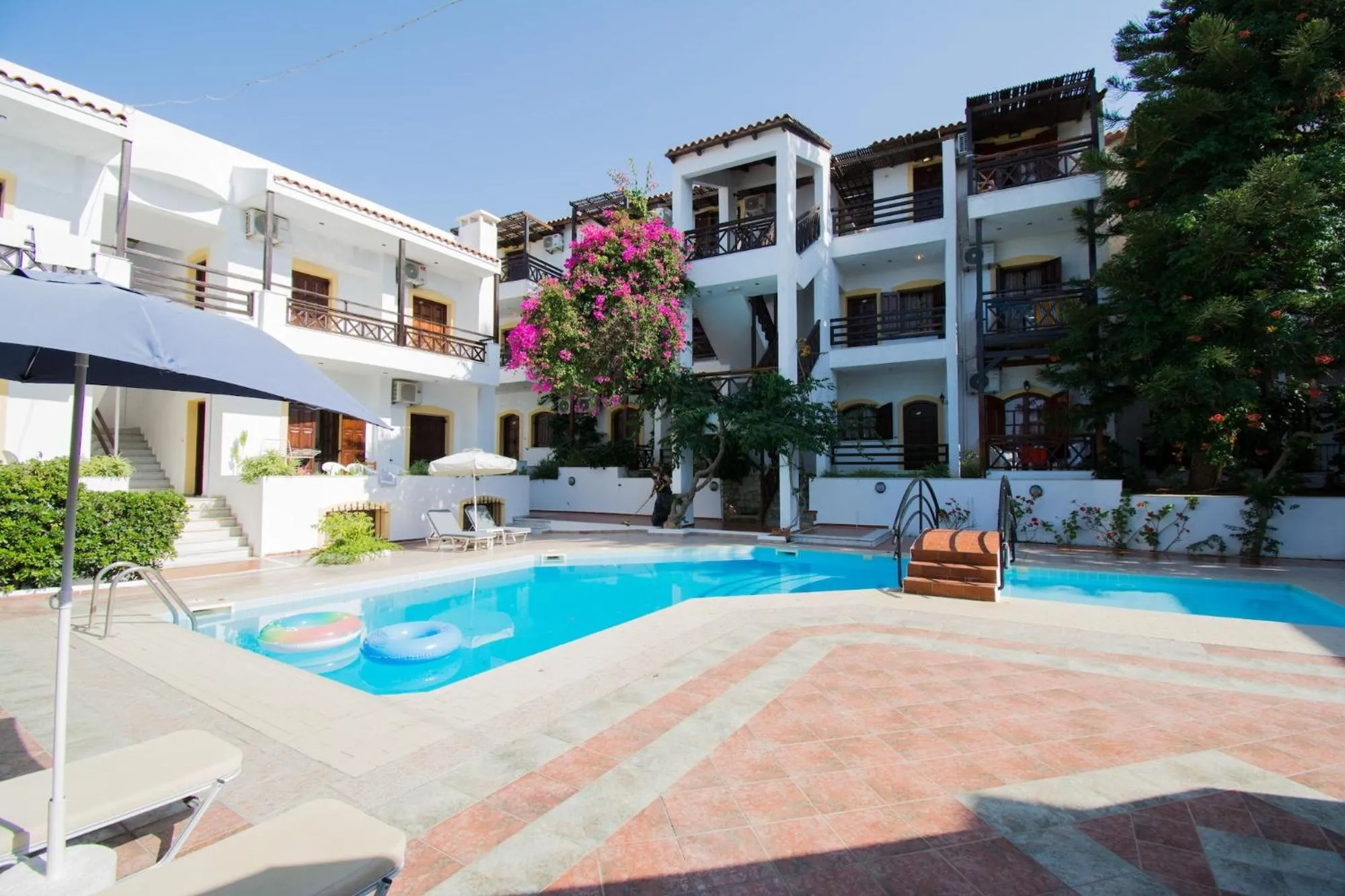 Swimming pool in Rena Apartments