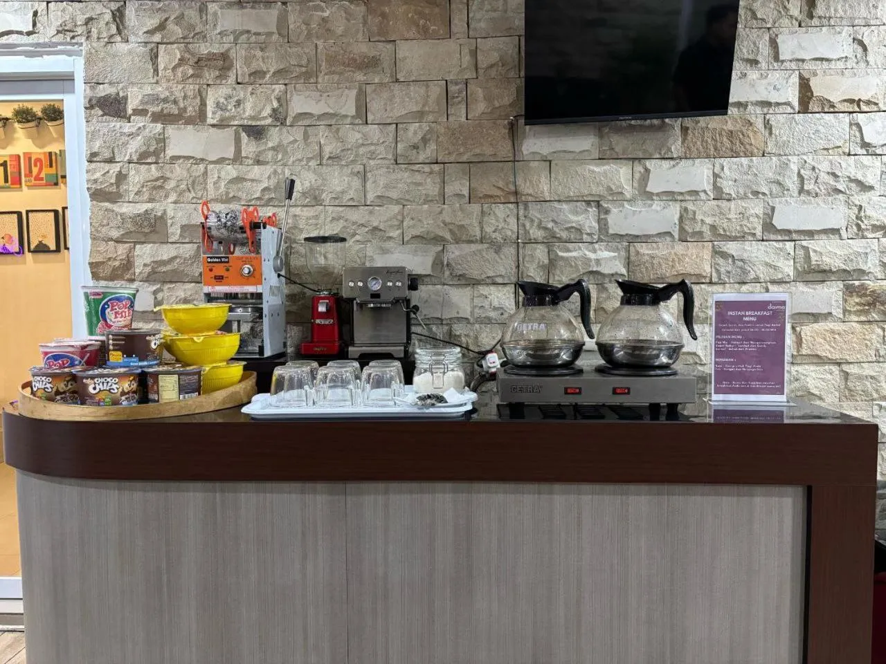 Food and drinks in Daima Syariah Stay Sawahlunto