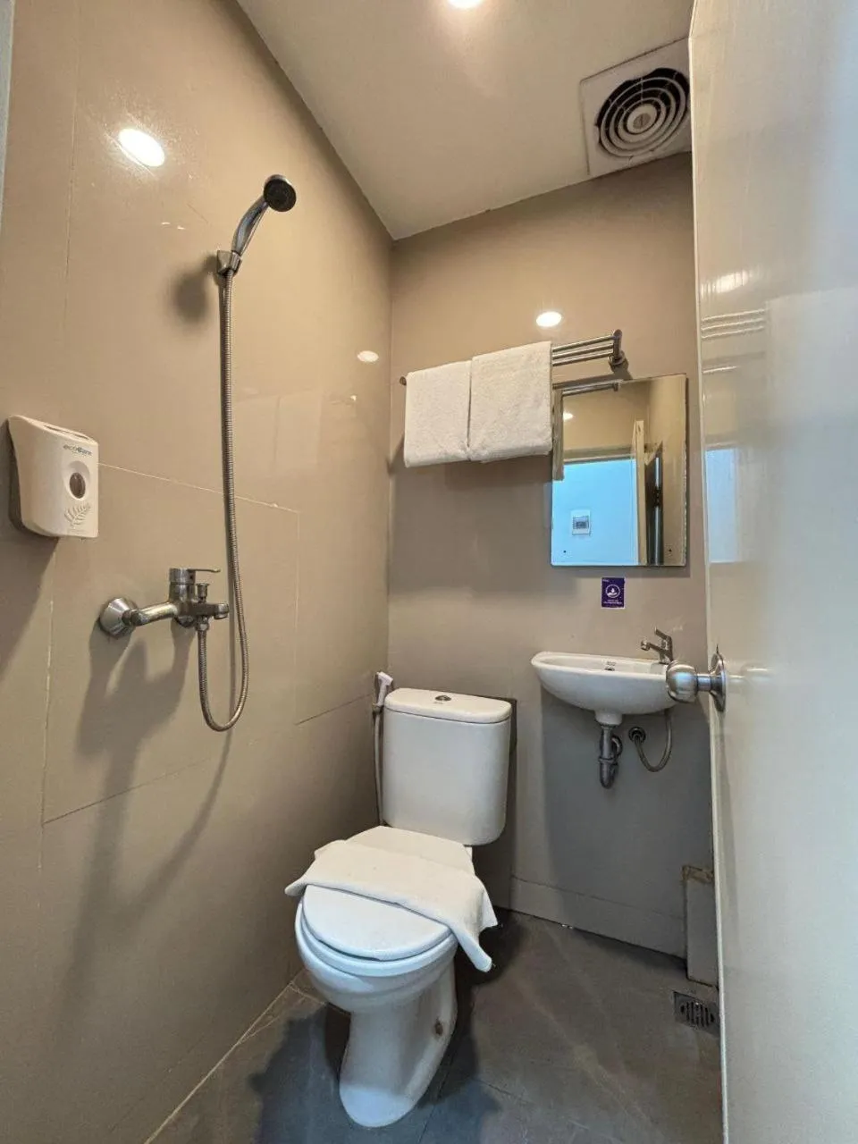 Shower in Daima Syariah Stay Sawahlunto