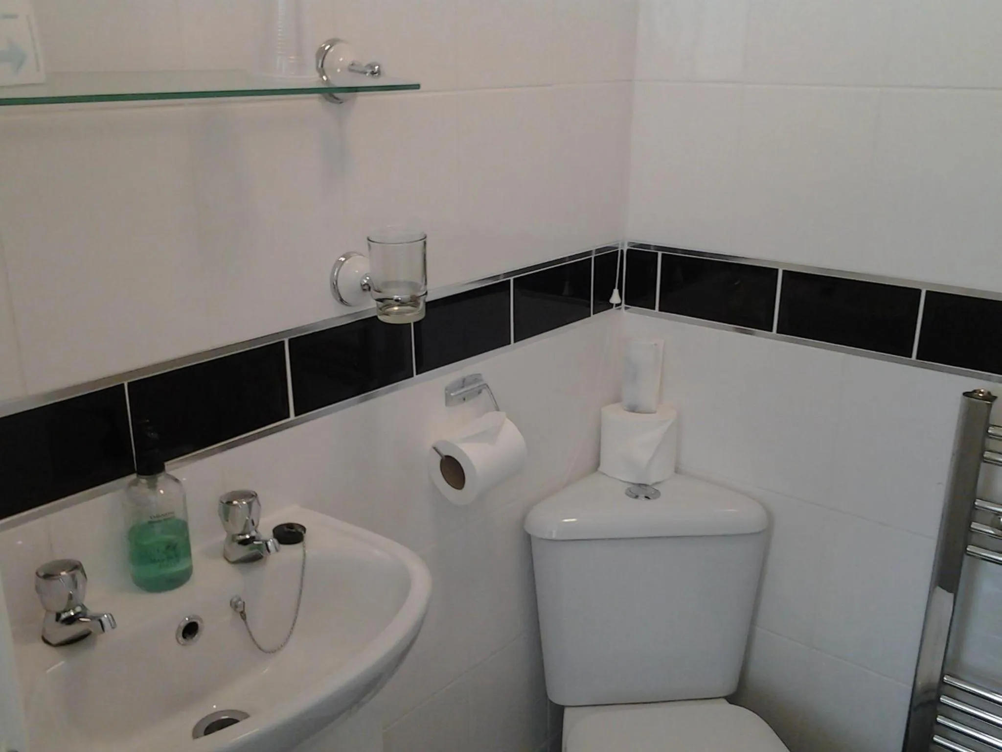 Bathroom in Surrey House Hotel