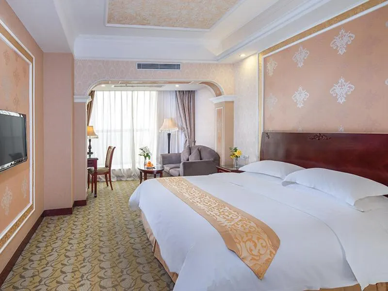 Bed in Vienna Hotel Songgang Yanchuan Road