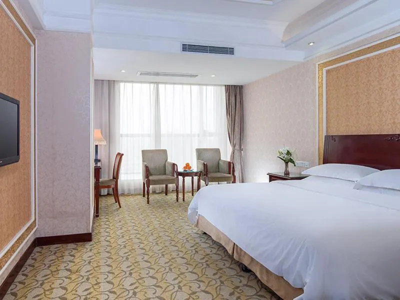 Bed in Vienna Hotel Songgang Yanchuan Road