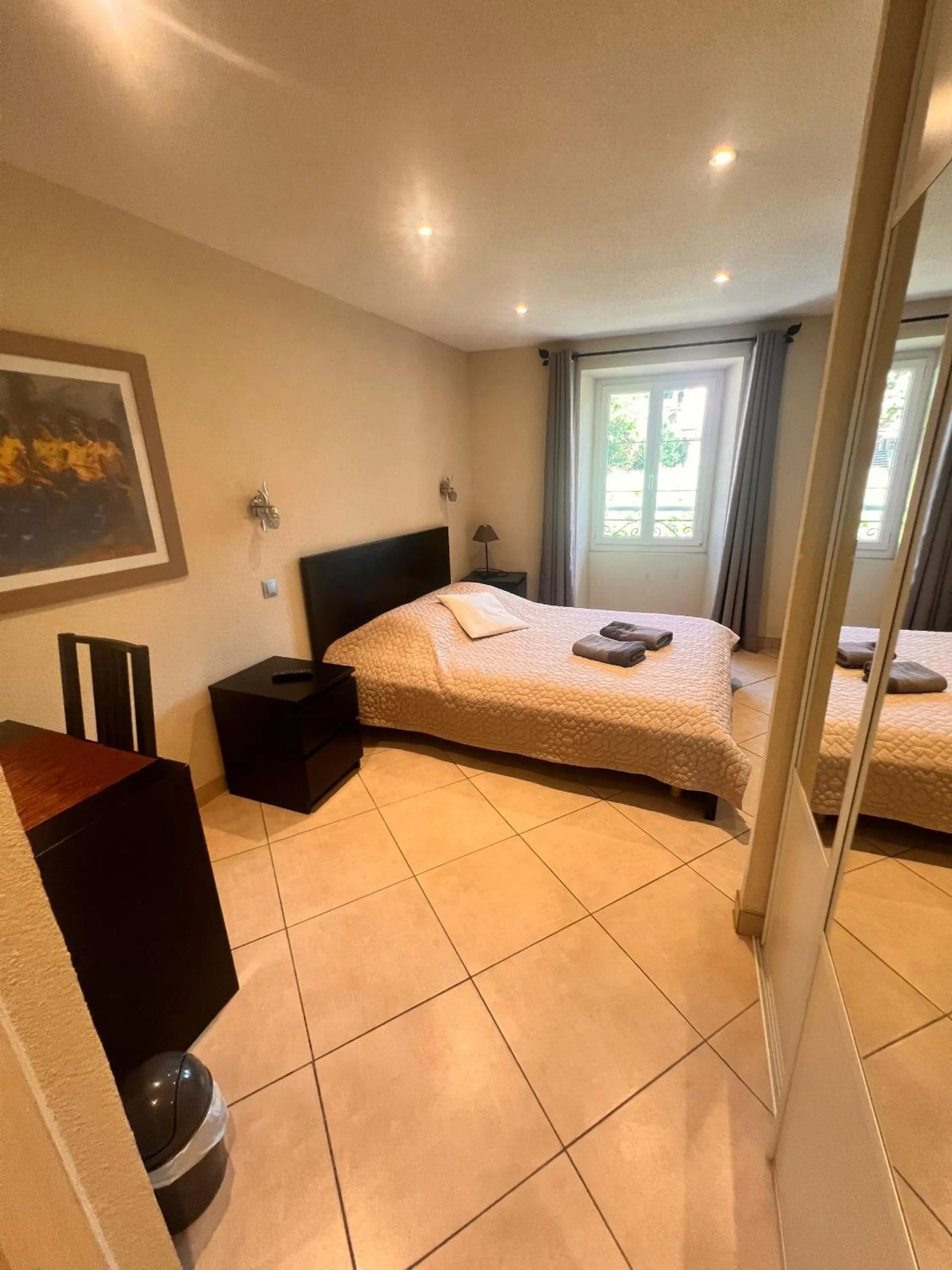 Double Room with Private Bathroom in Résidence Callas