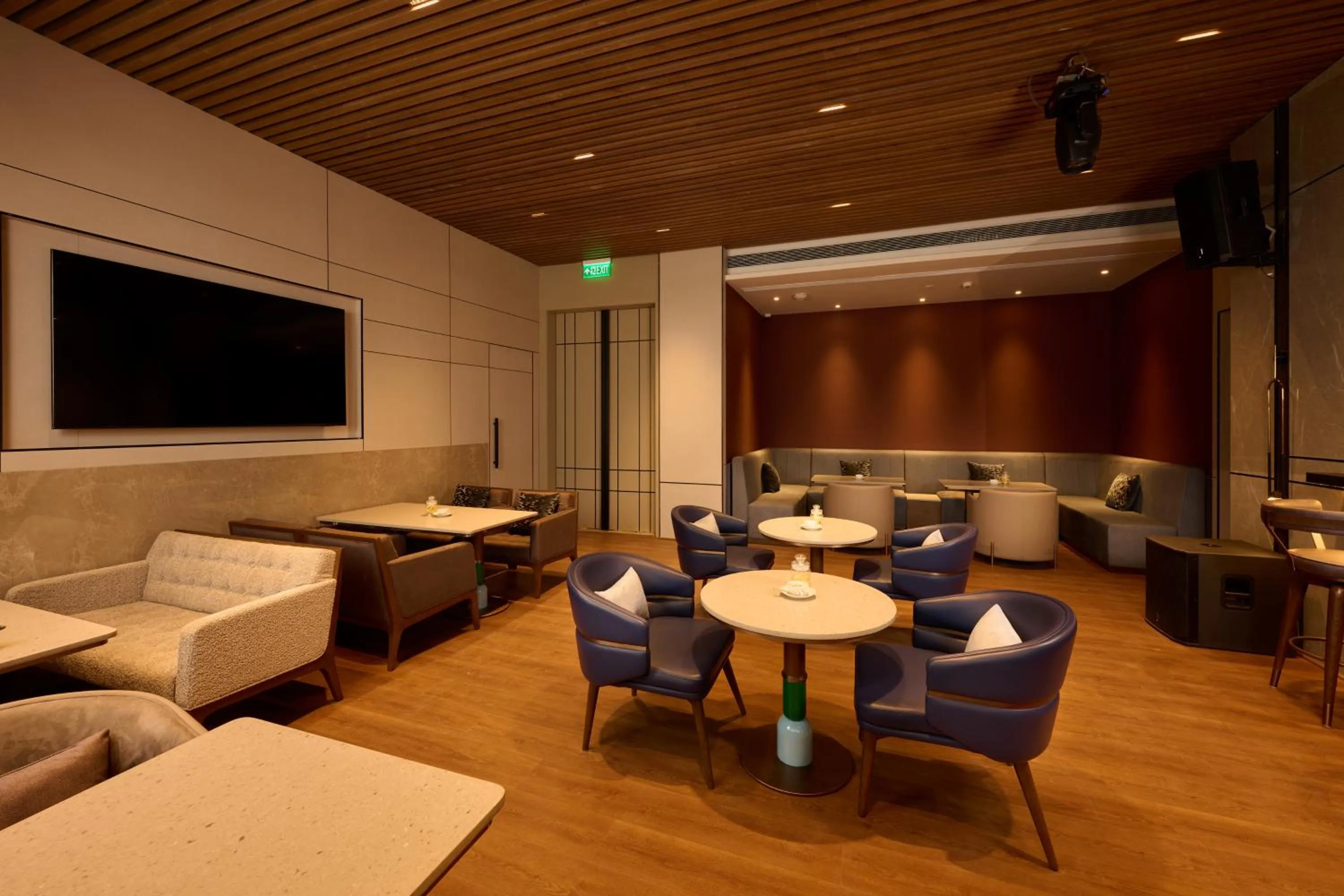 Lounge or bar in Riviera Sarovar Portico Pathankot