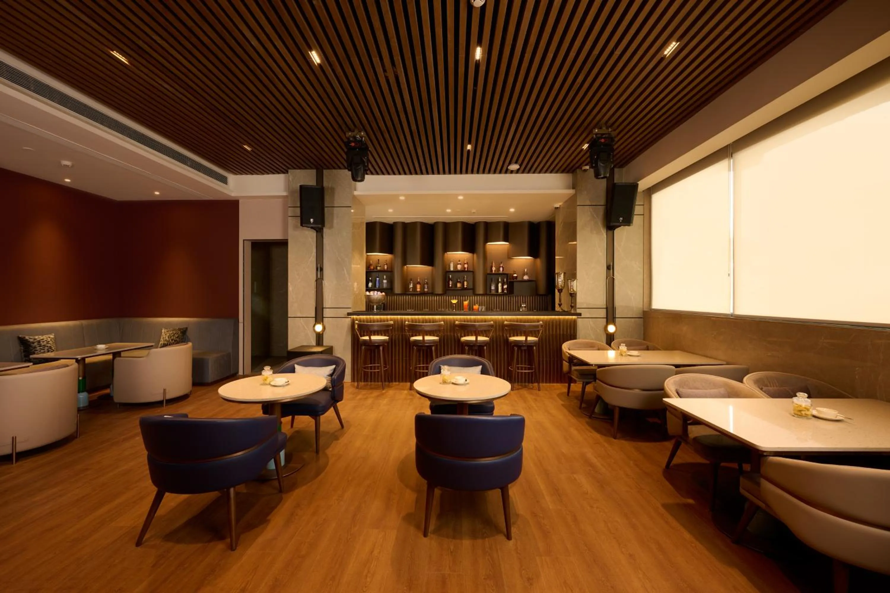 Lounge or bar in Riviera Sarovar Portico Pathankot