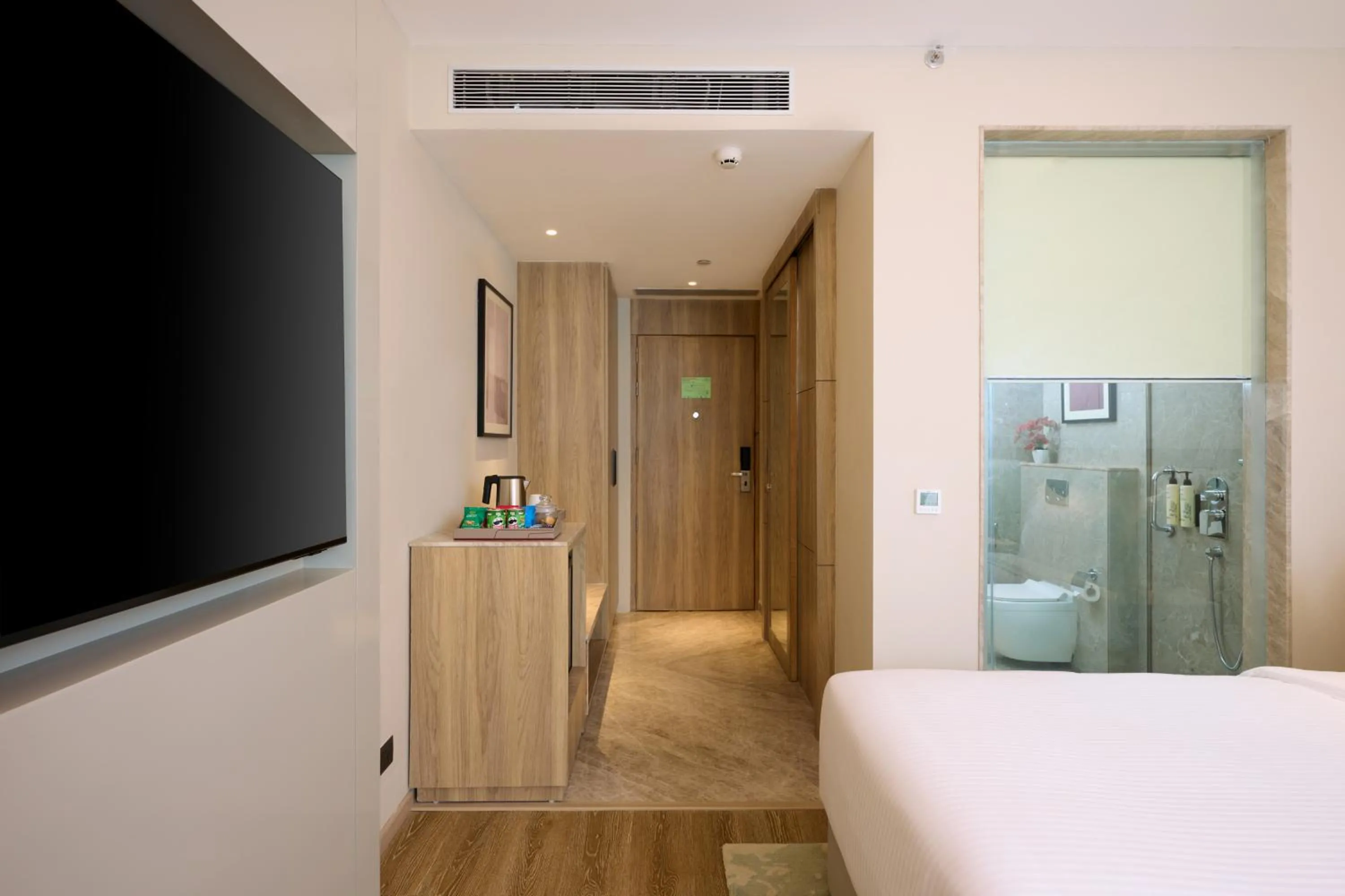 Bedroom, Bed in Riviera Sarovar Portico Pathankot