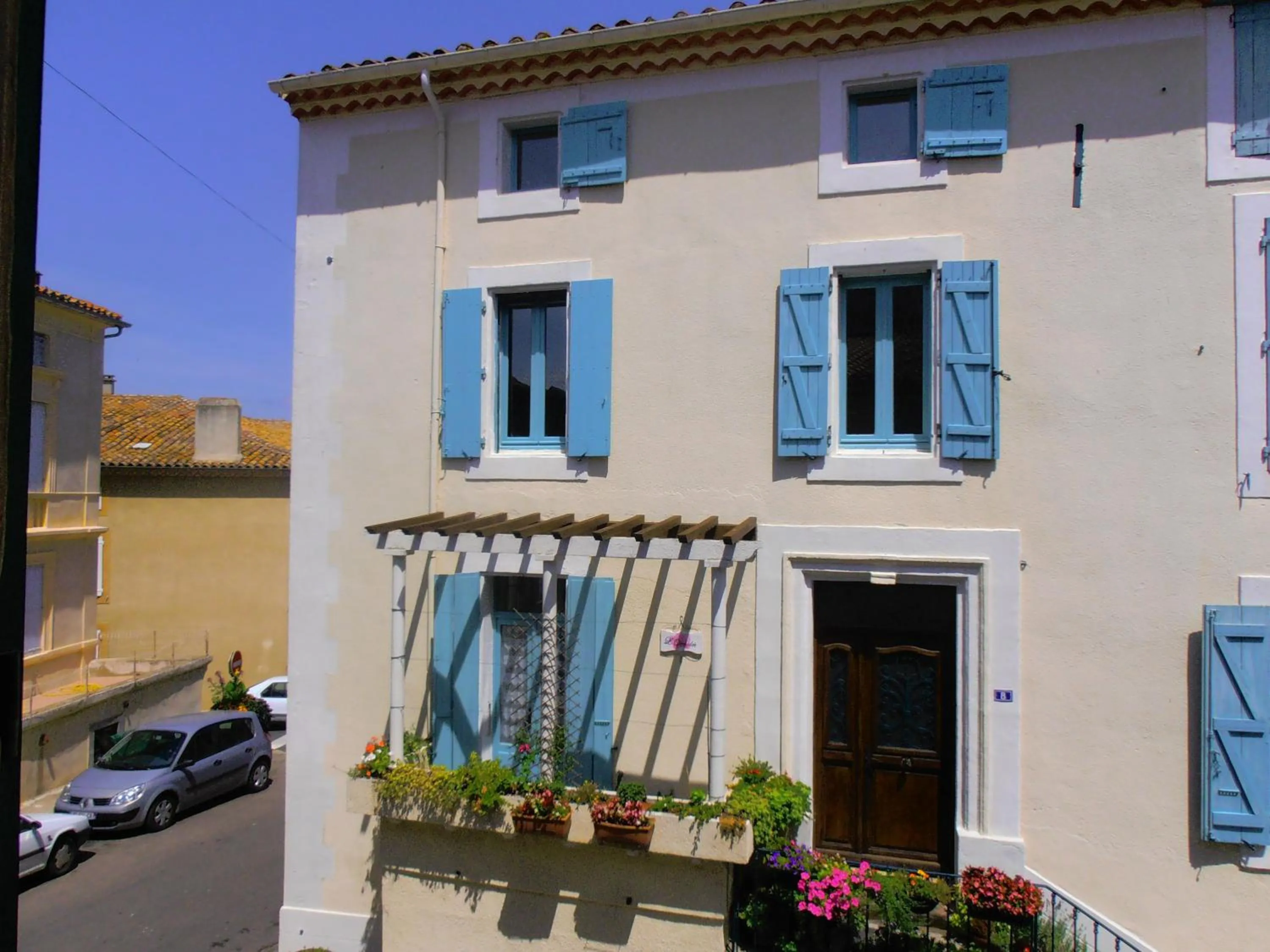 Facade/entrance in L'Orchidée