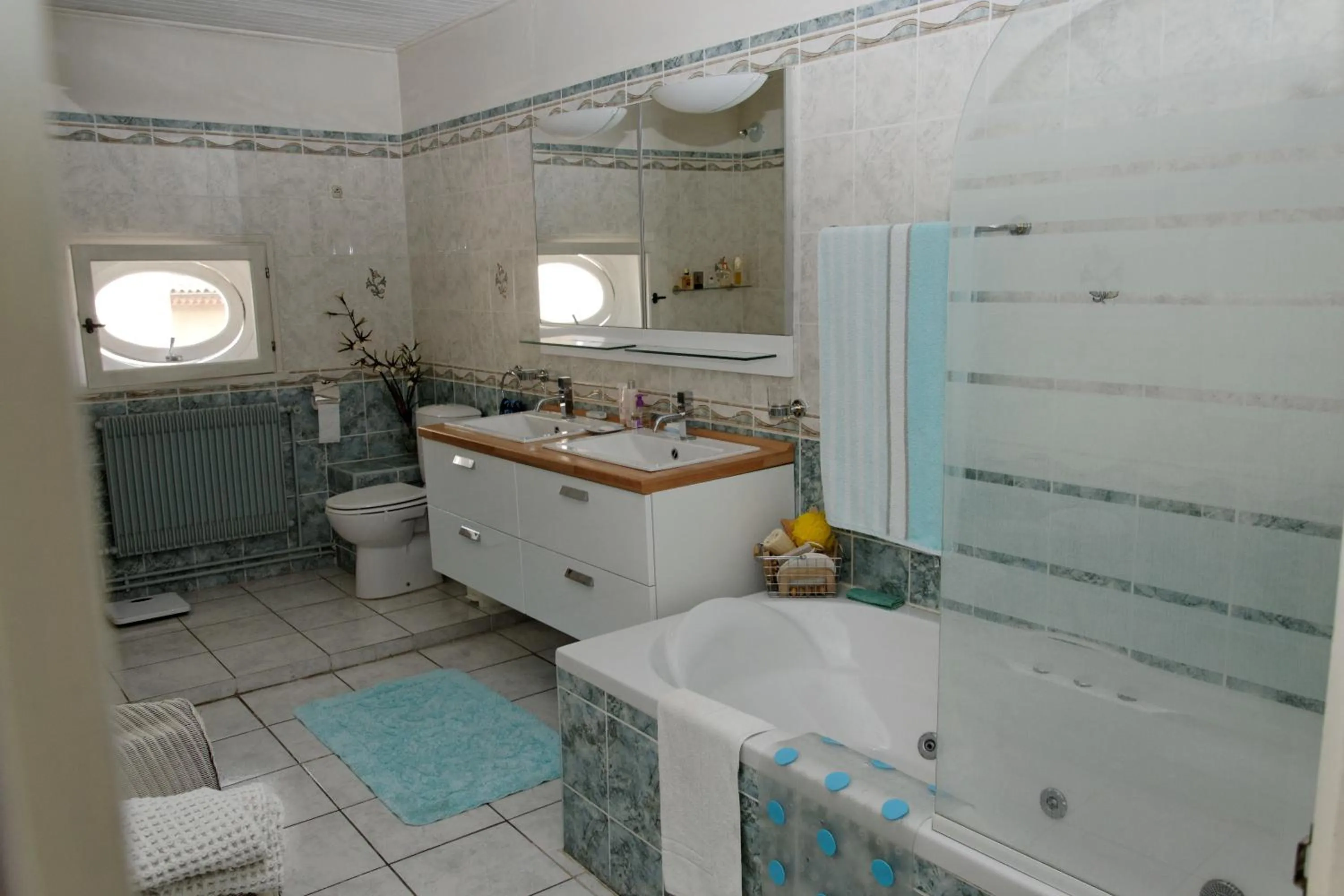 Bathroom in L'Orchidée